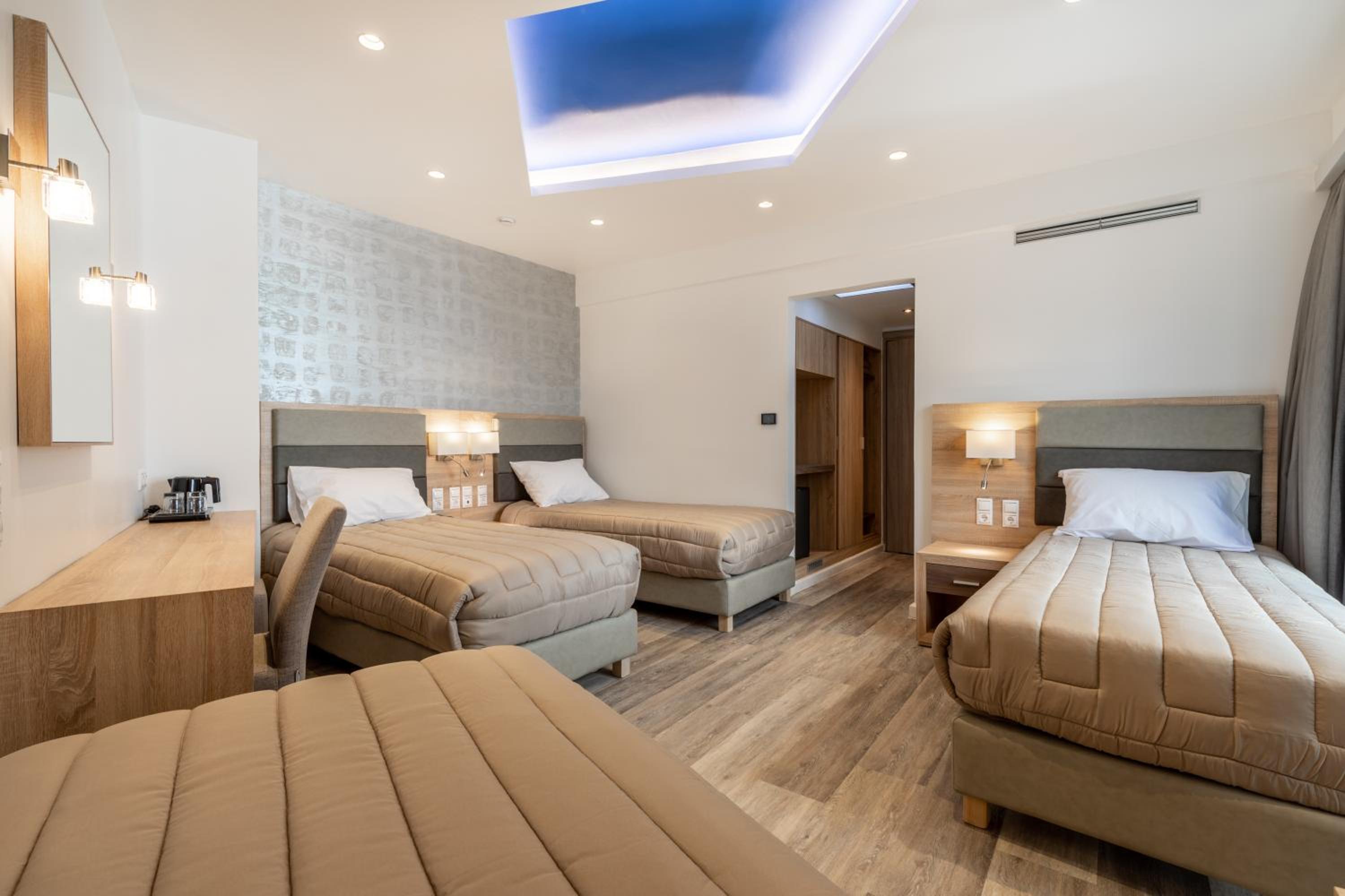 Superior Quadruple Room photo 2