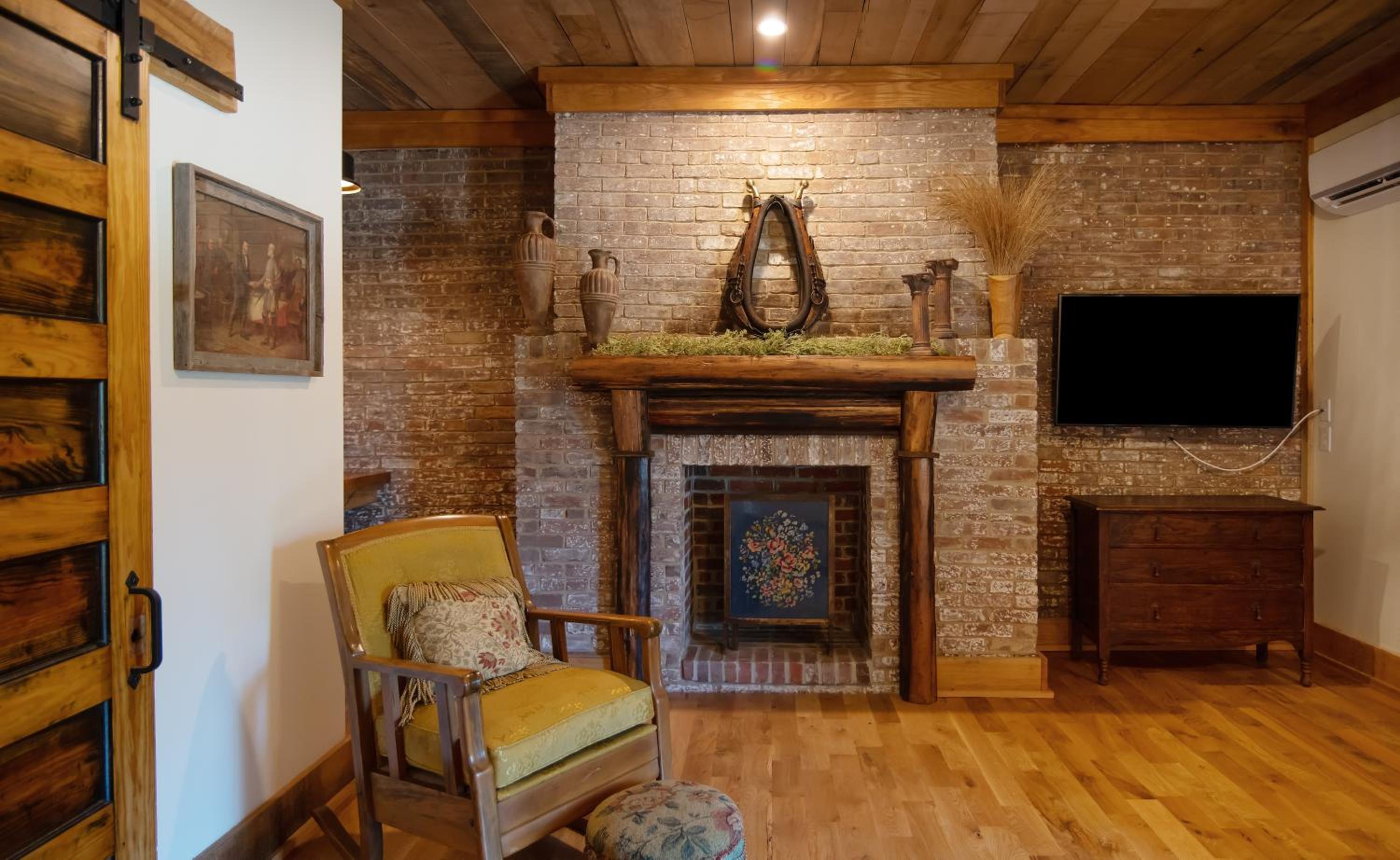 Deluxe King Room - Photo 1