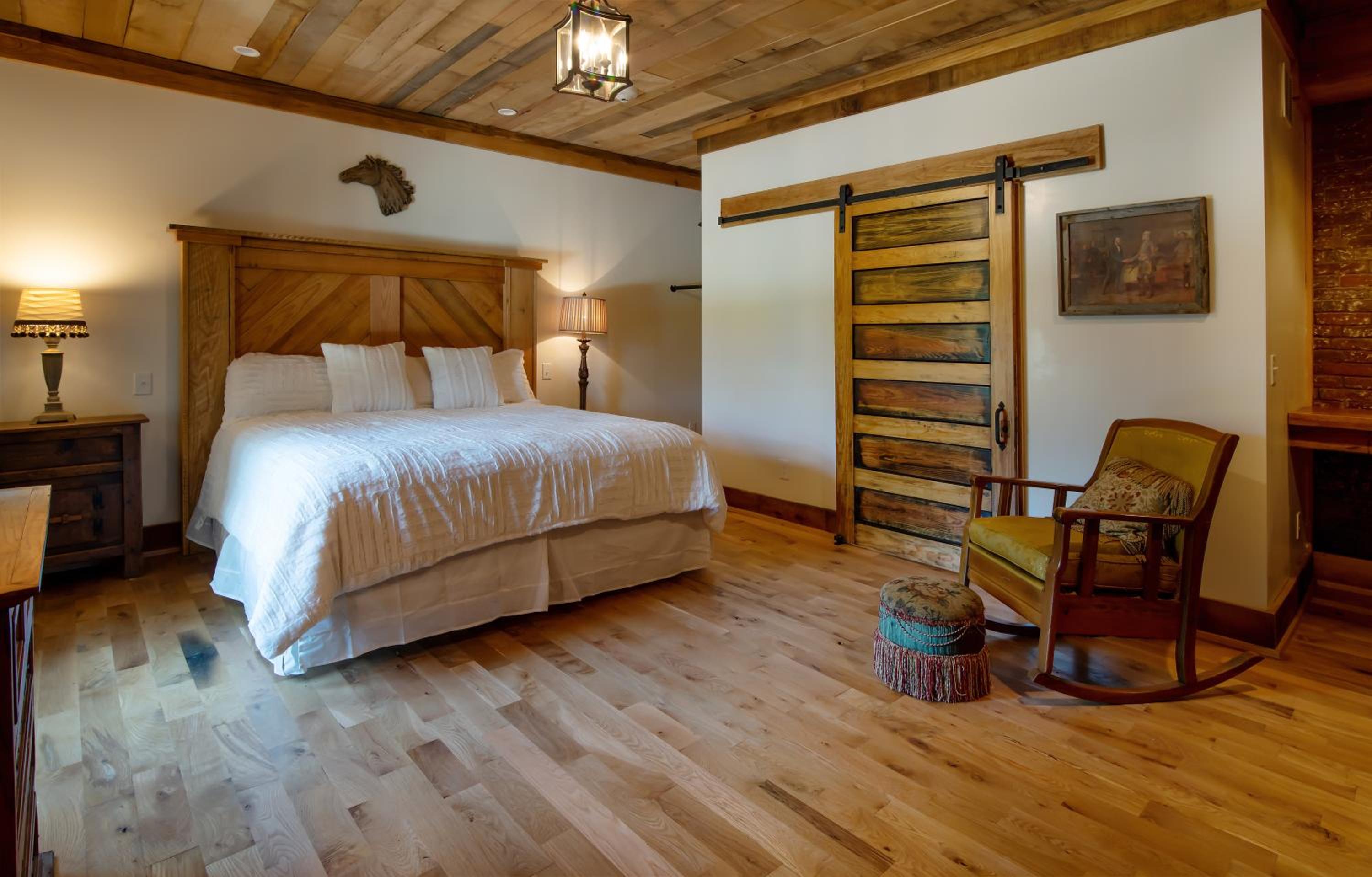 Deluxe King Room - Photo 3