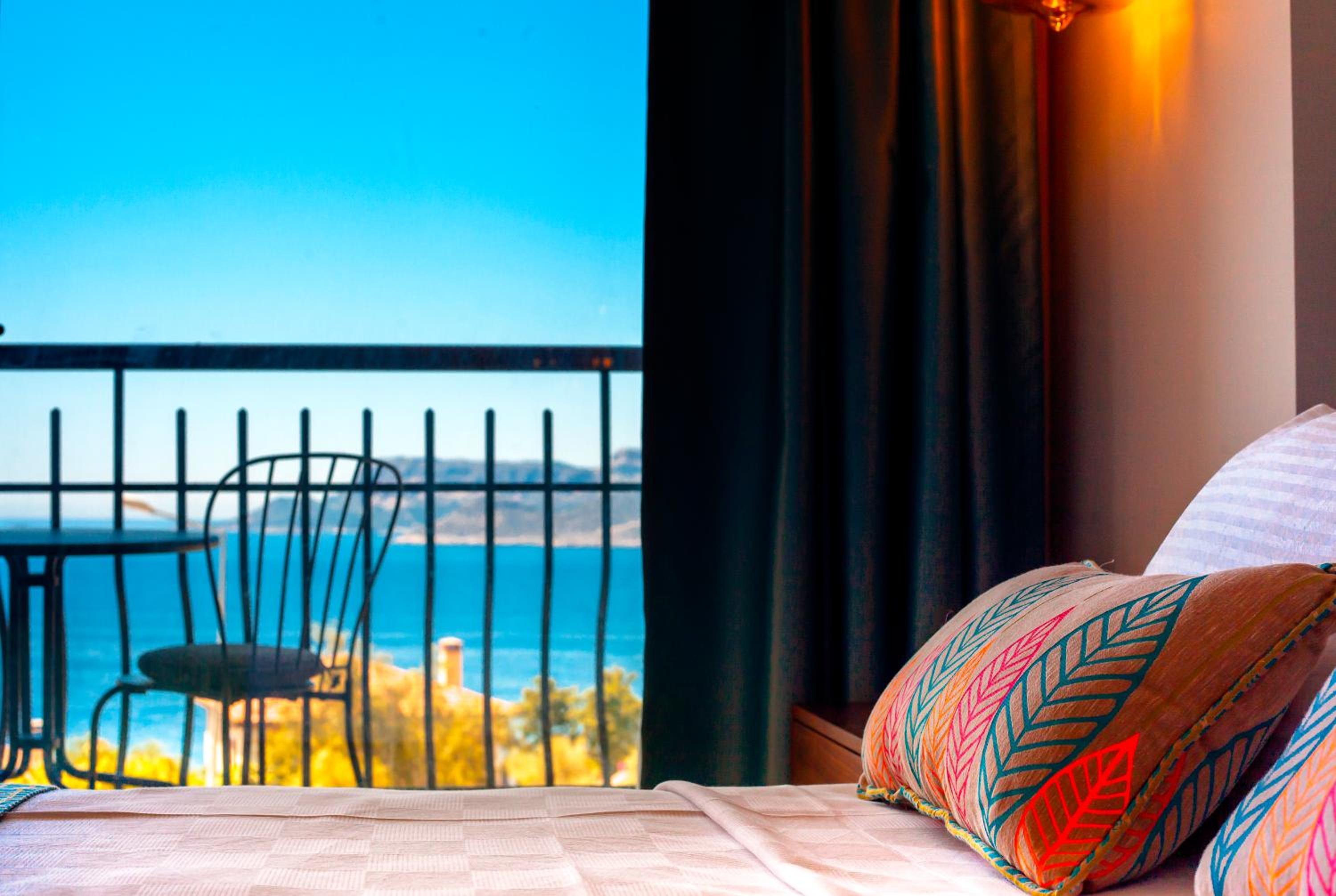 Family Room with Sea View - Photo 2