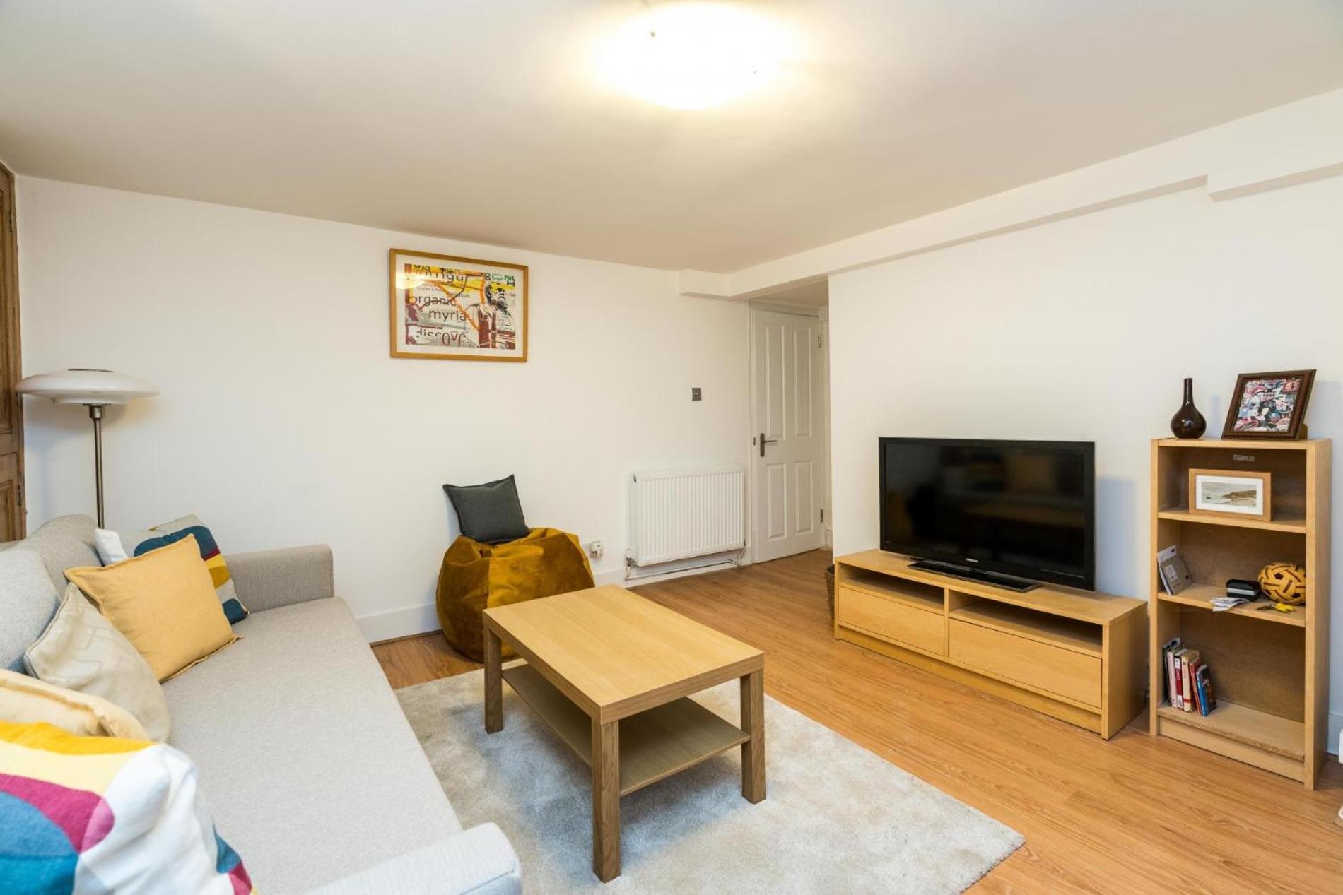 One-Bedroom Apartment photo 1