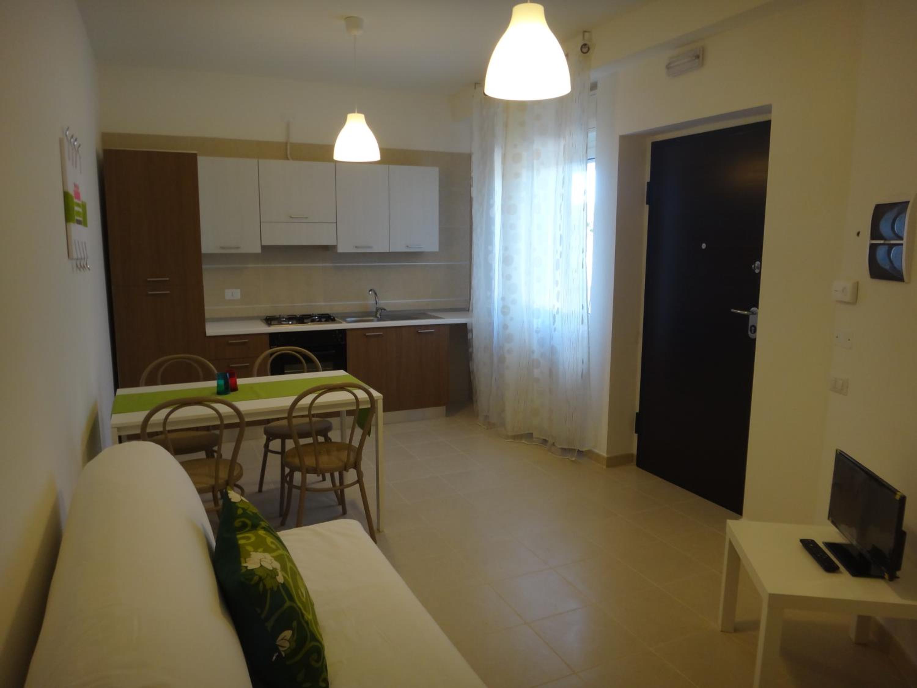 One-Bedroom Apartment - Photo 2