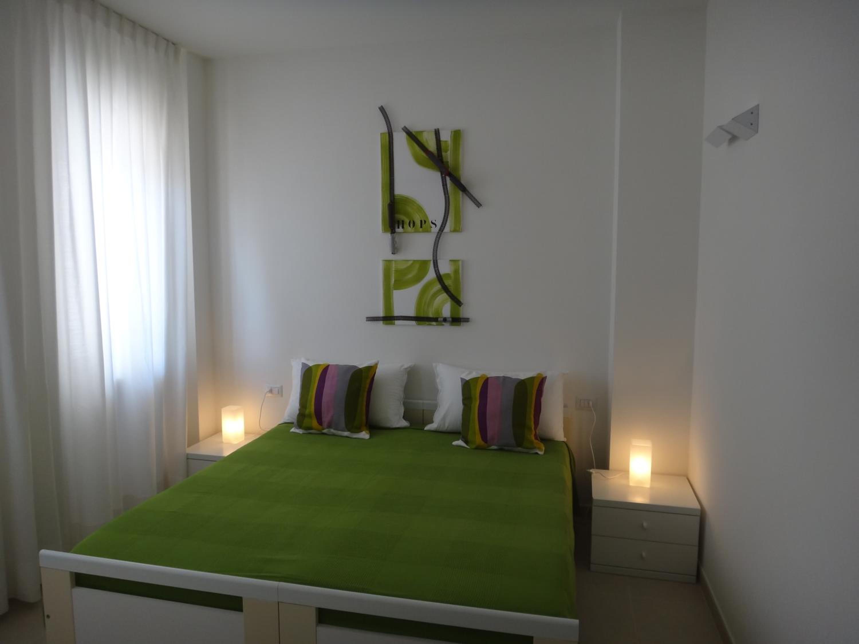One-Bedroom Apartment - Photo 1