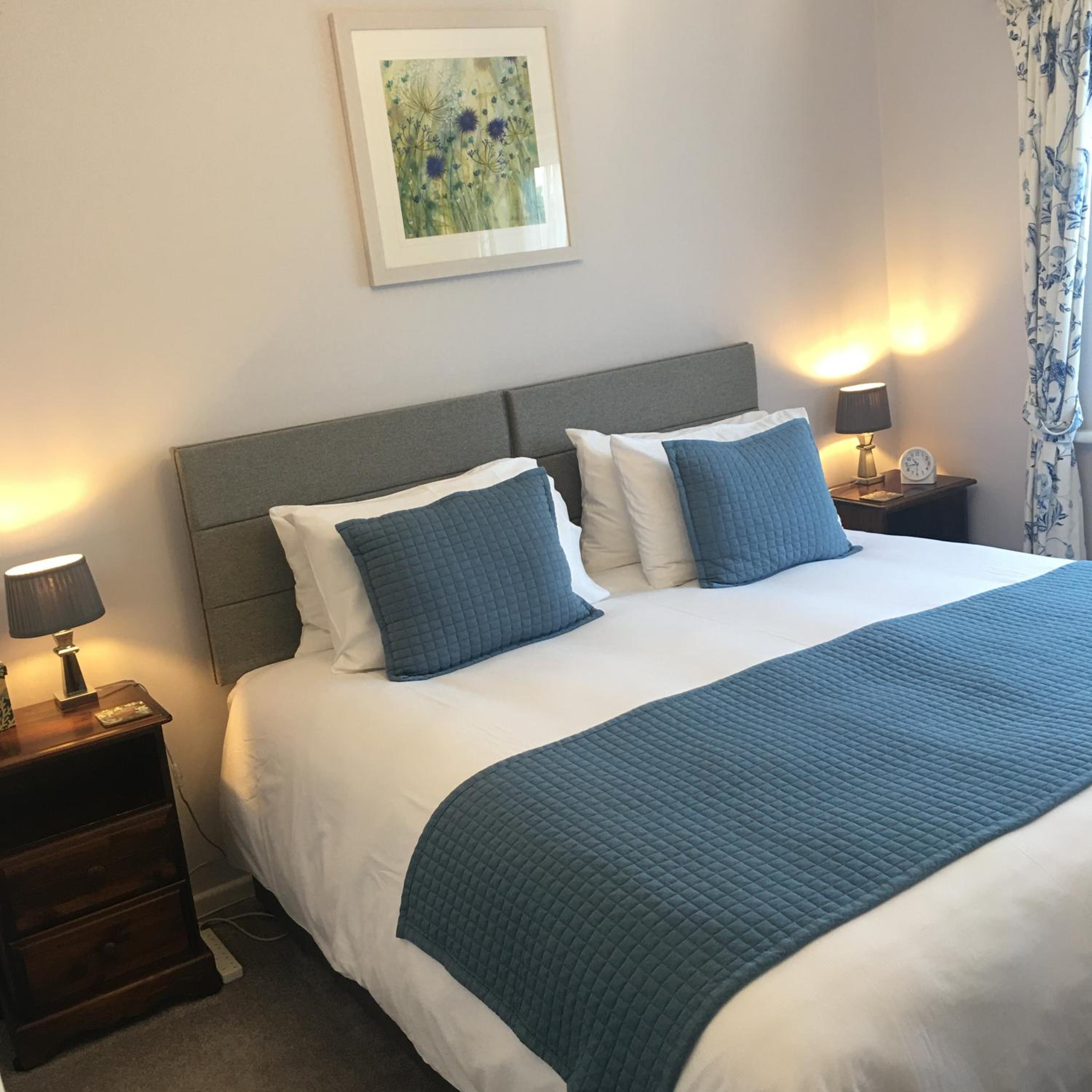 Double or Twin Room with Private Bathroom photo 2