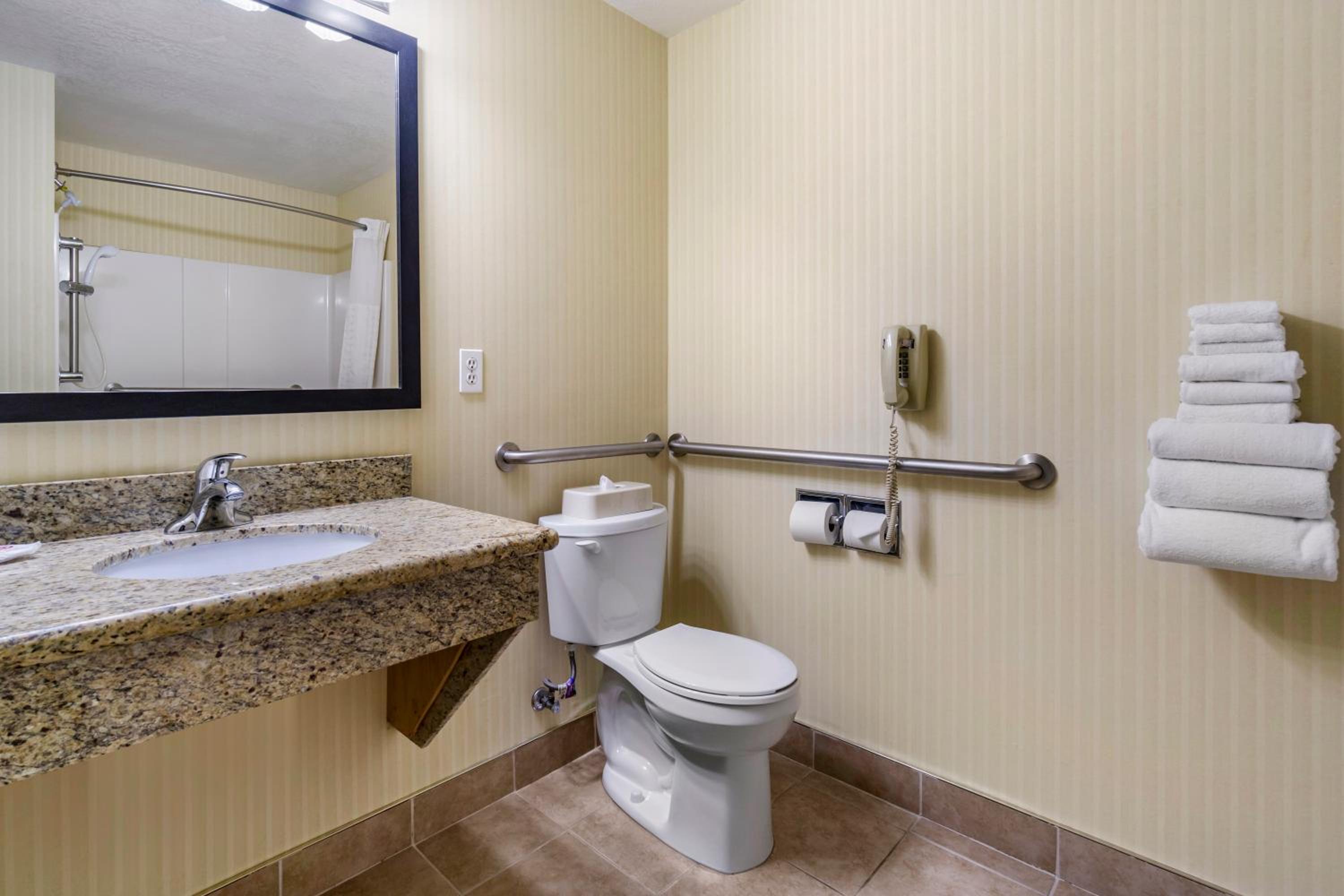 Queen Room with Two Queen Beds - Accessible/Non-Smoking  photo 2