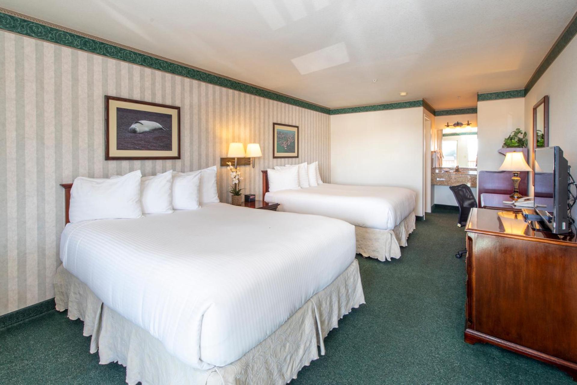 Queen Room with Two Queen Beds (No Pets)