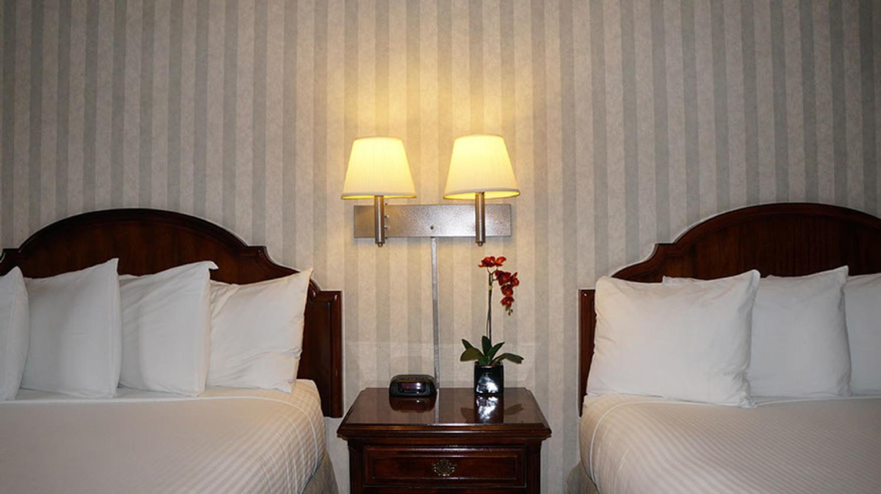 Queen Room with Two Queen Beds (No Pets) photo 3