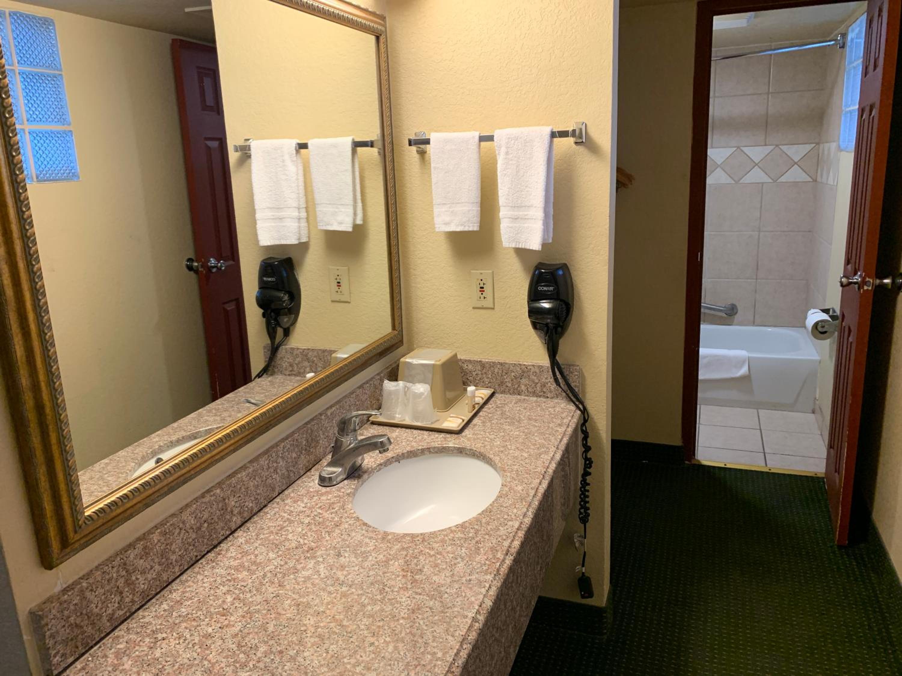 King Room - Non Smoking photo 2