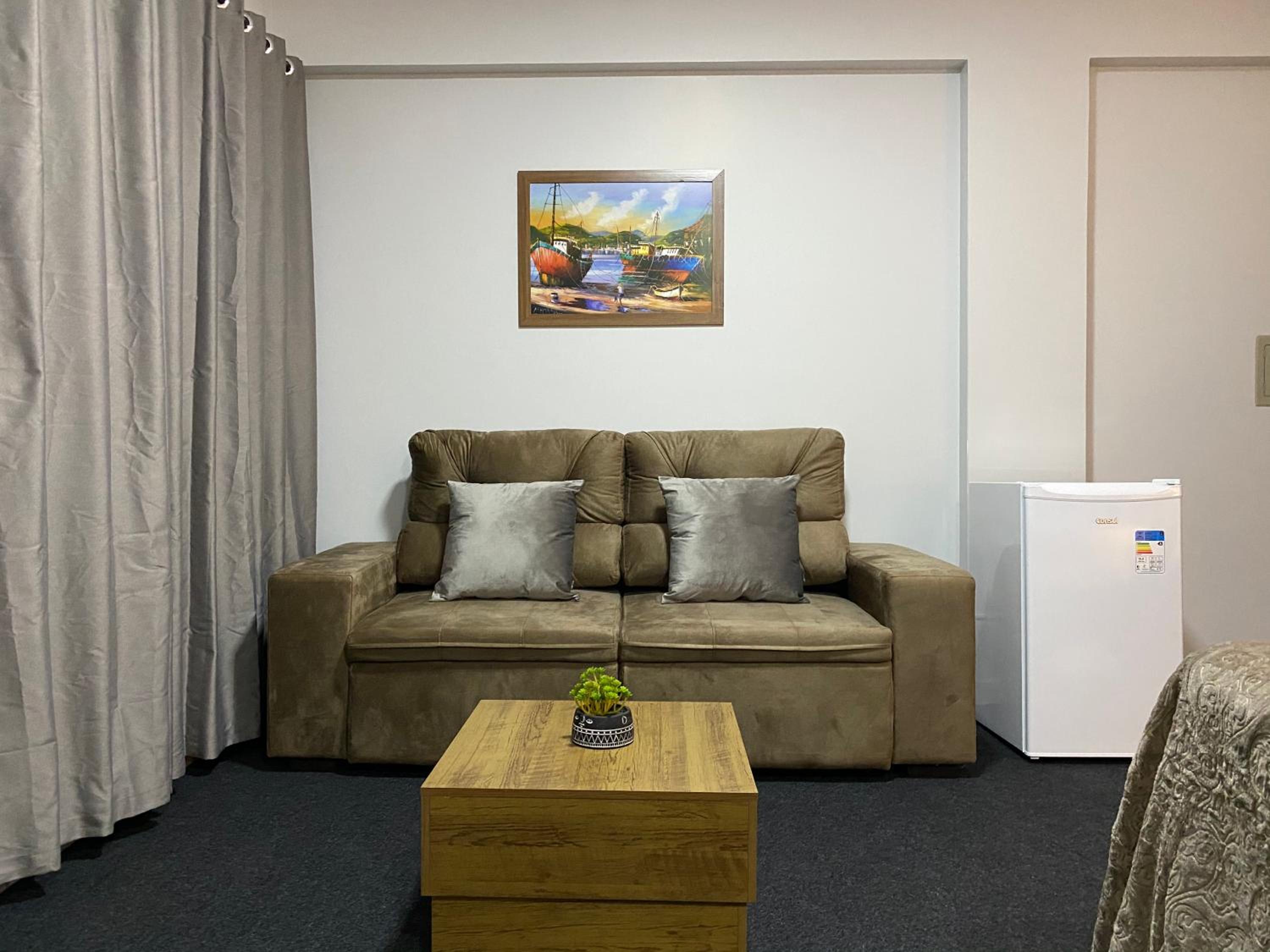 Deluxe King Suite - Photo 4