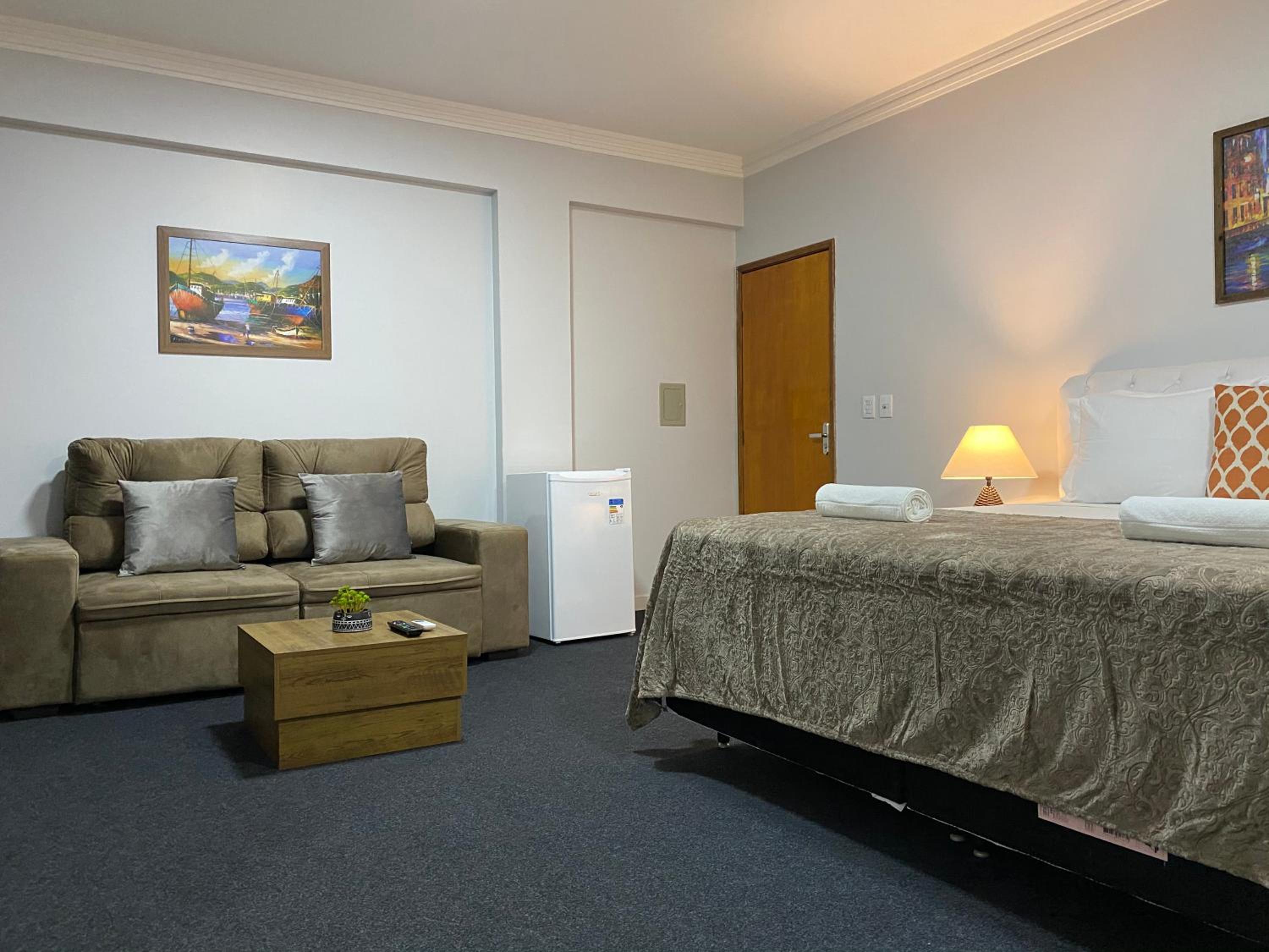 Deluxe King Suite - Photo 5
