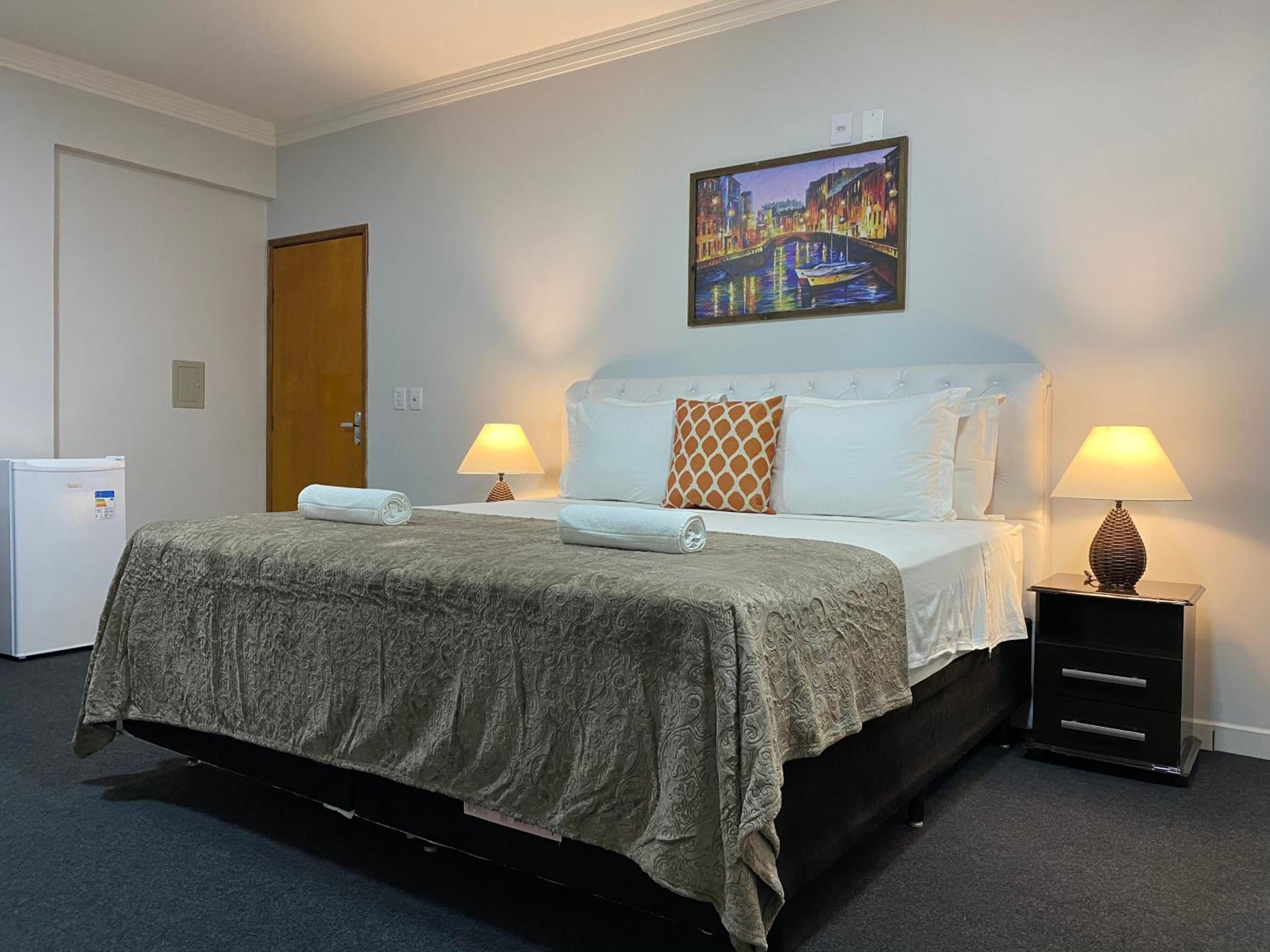 Deluxe King Suite - Photo 11