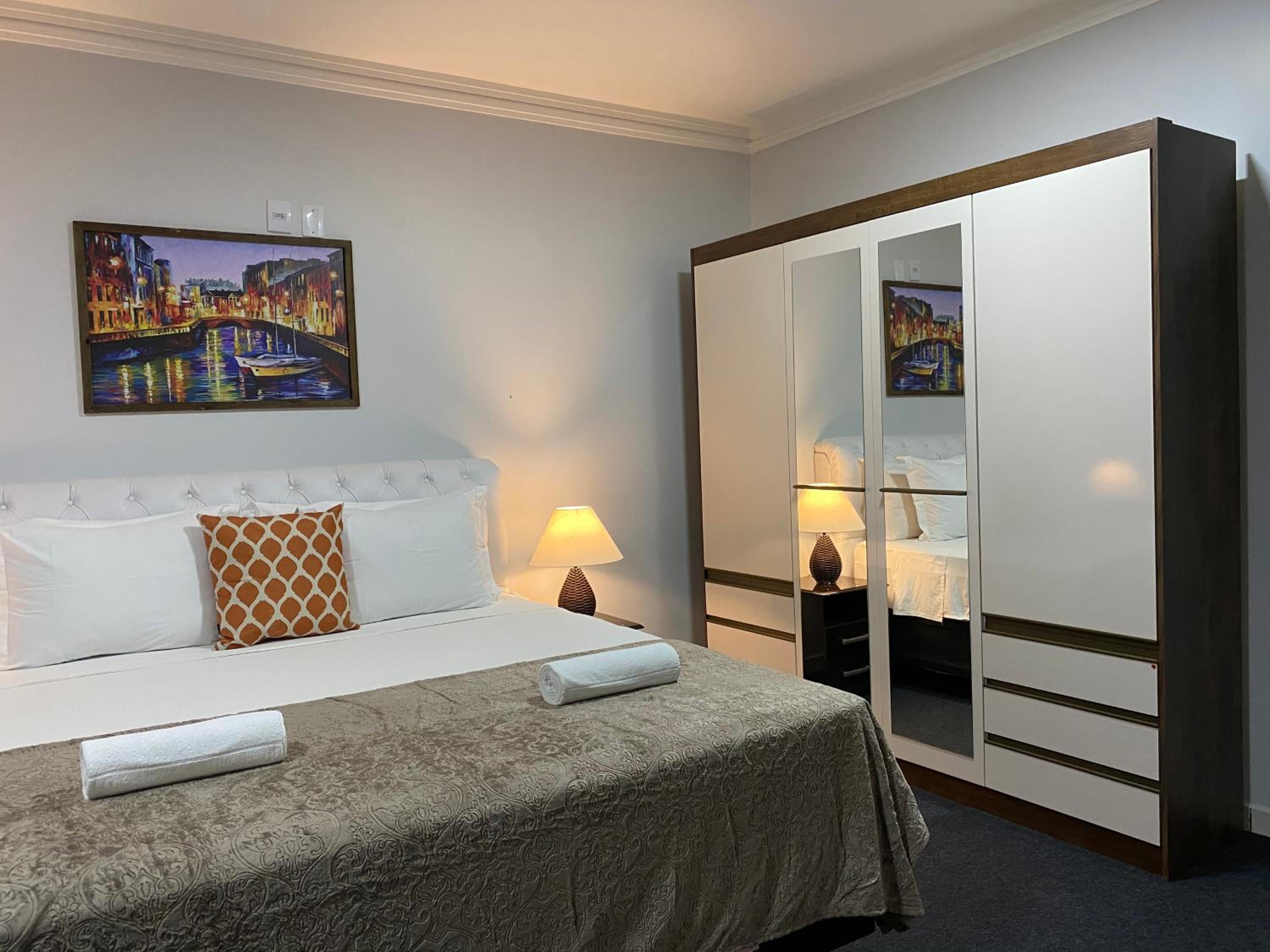 Deluxe King Suite - Photo 9