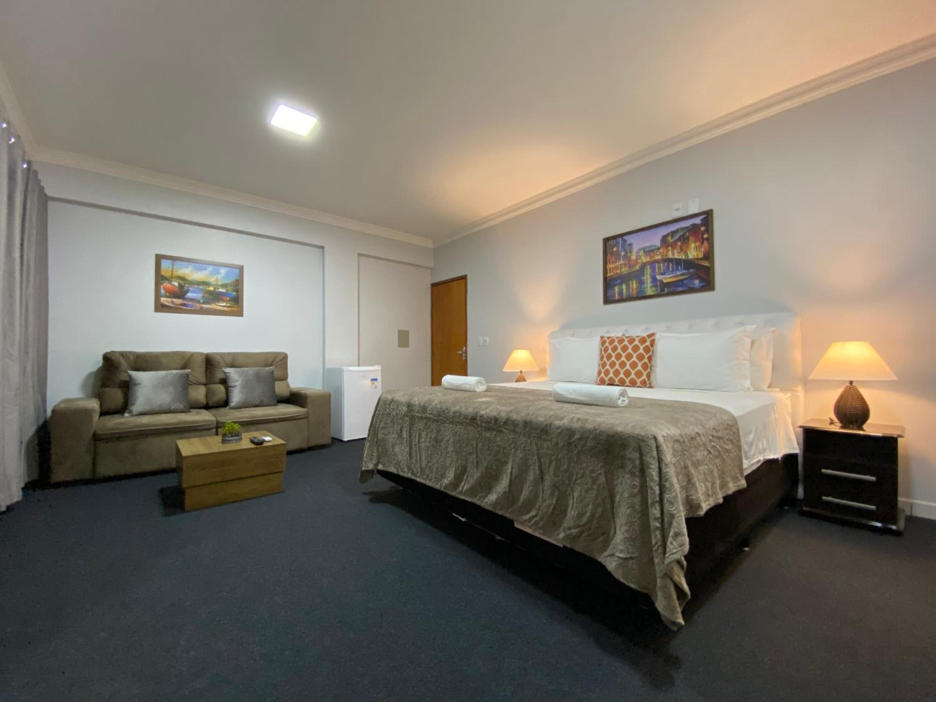 Deluxe King Suite - Photo 10