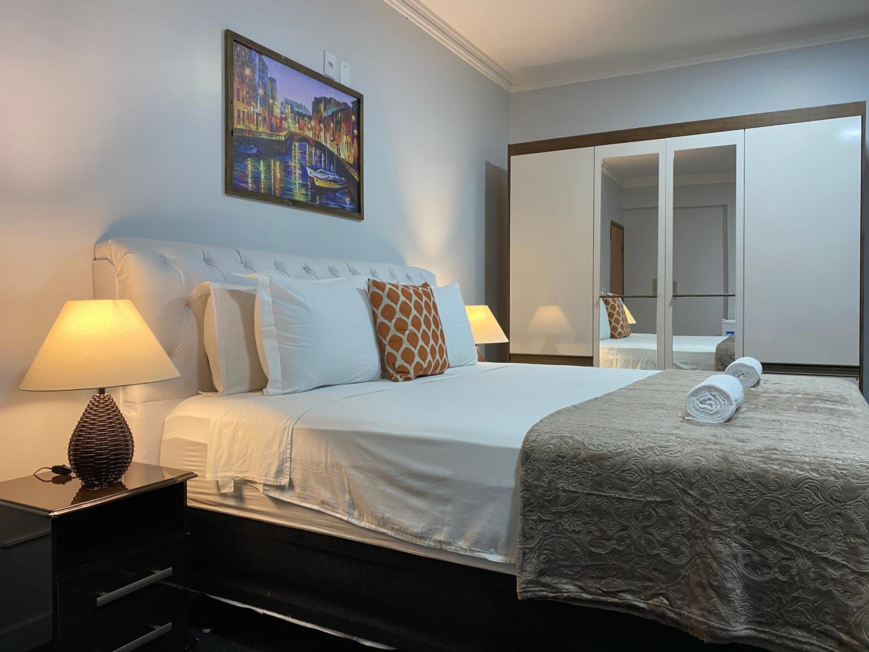 Deluxe King Suite - Photo 6
