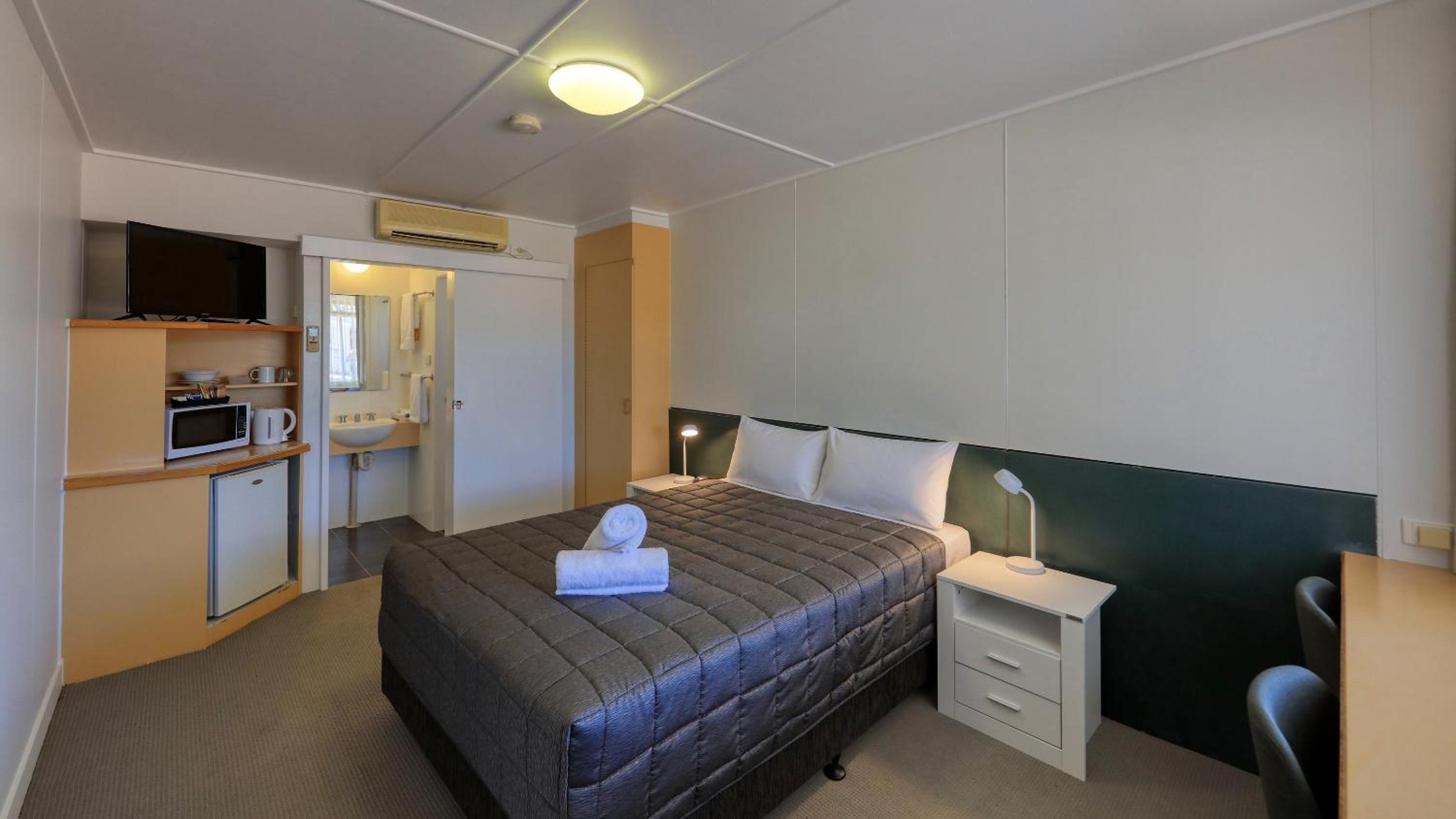 Queen Room photo 1