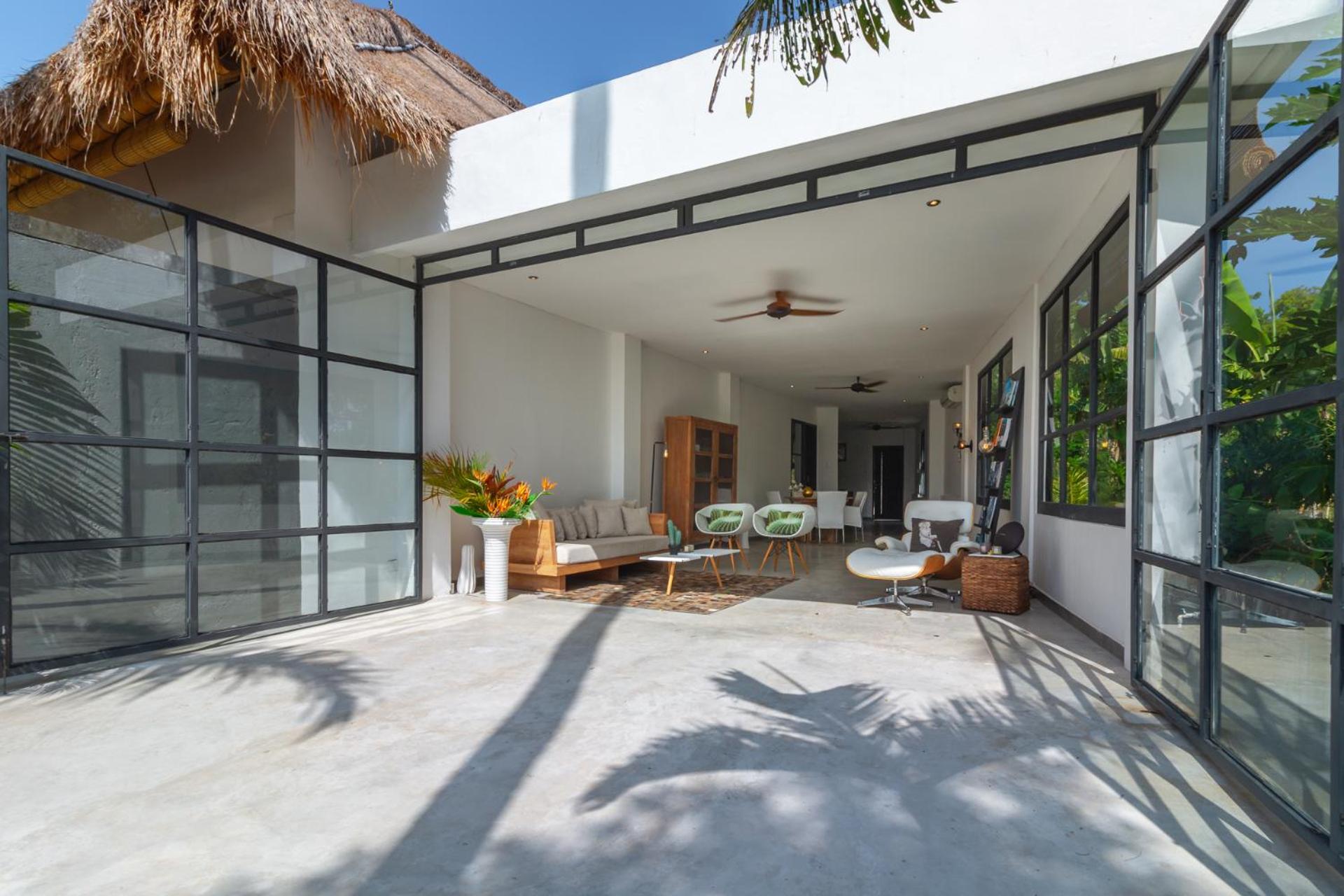 Villa with Private Pool - Photo 11