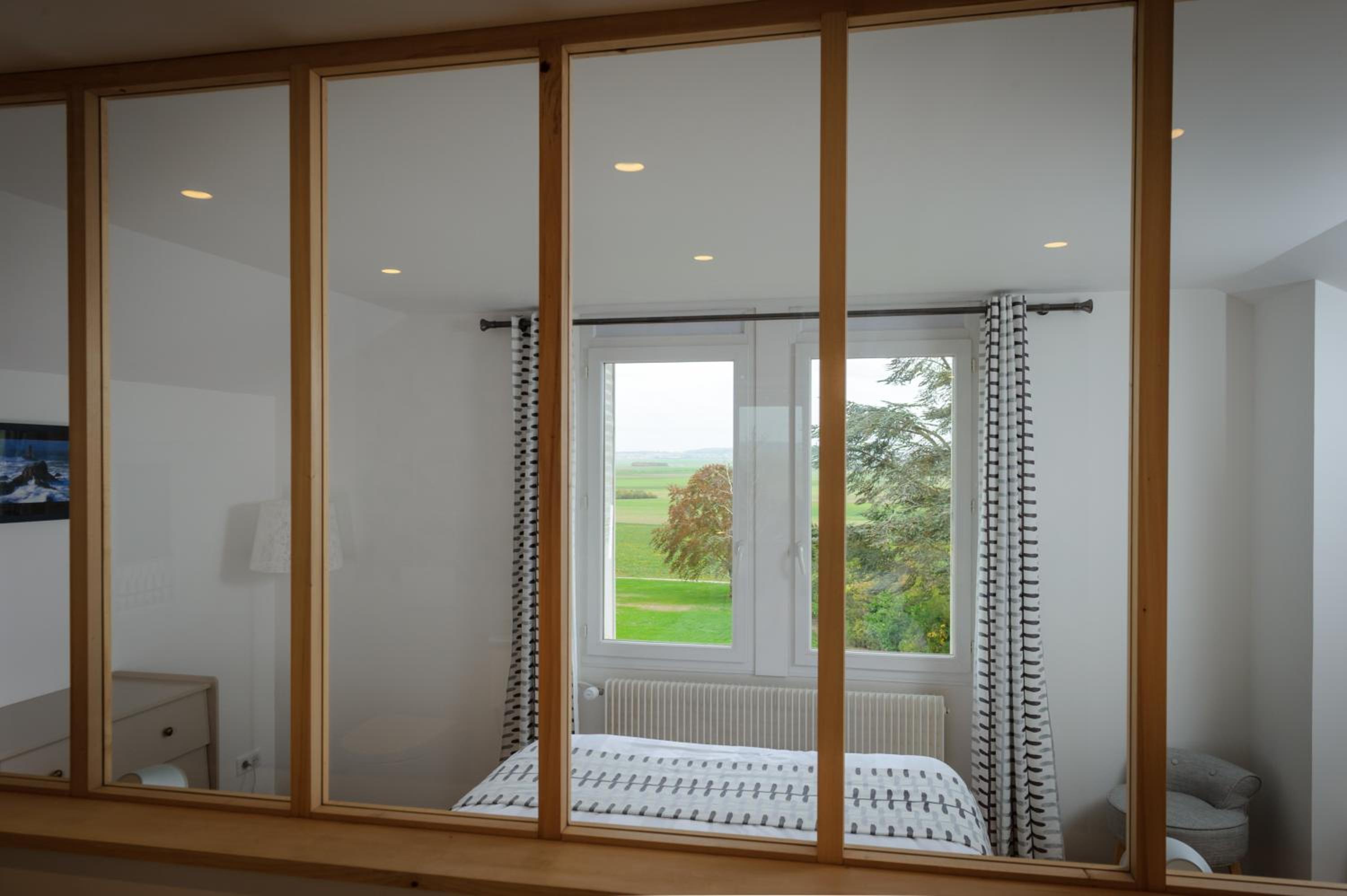 Five-Bedroom House - Photo 3