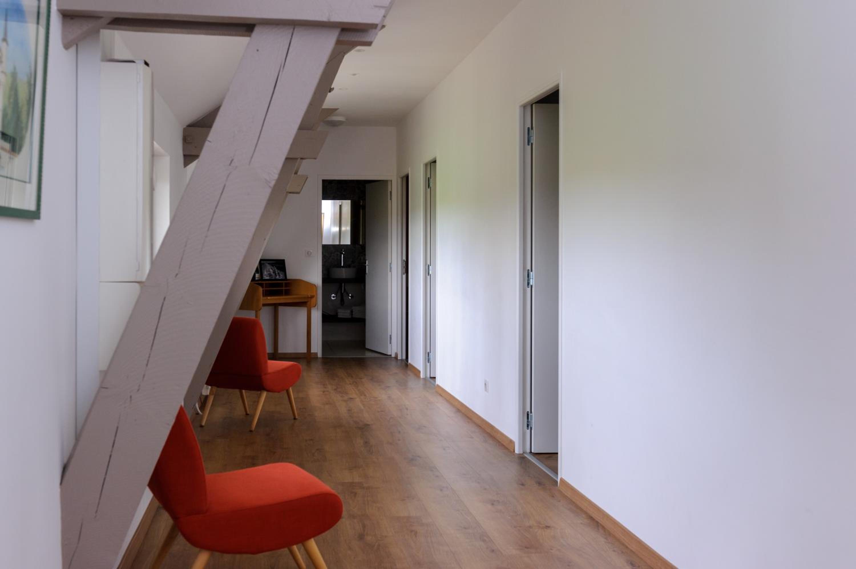 Five-Bedroom House - Photo 11
