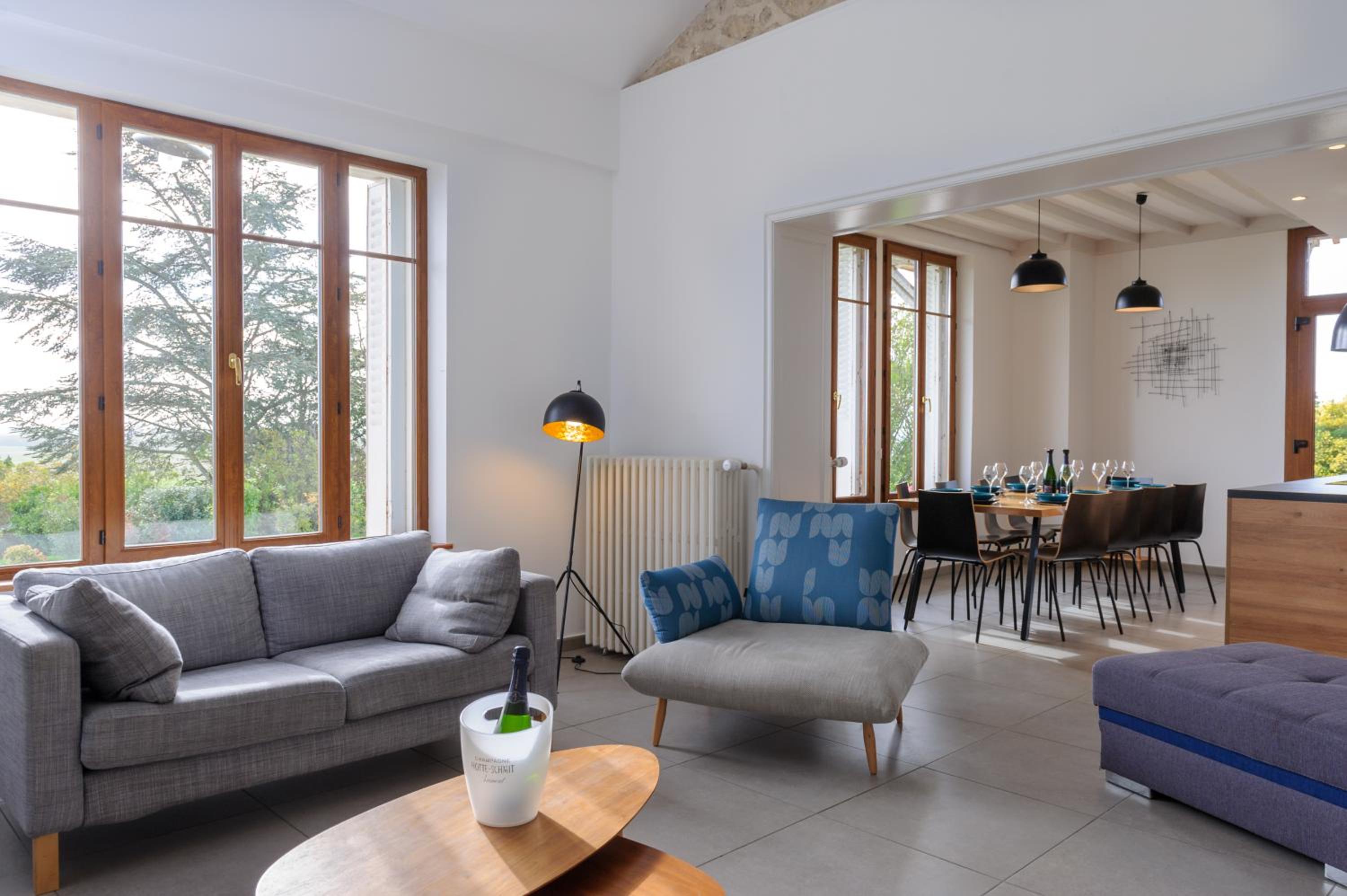 Five-Bedroom House - Photo 18