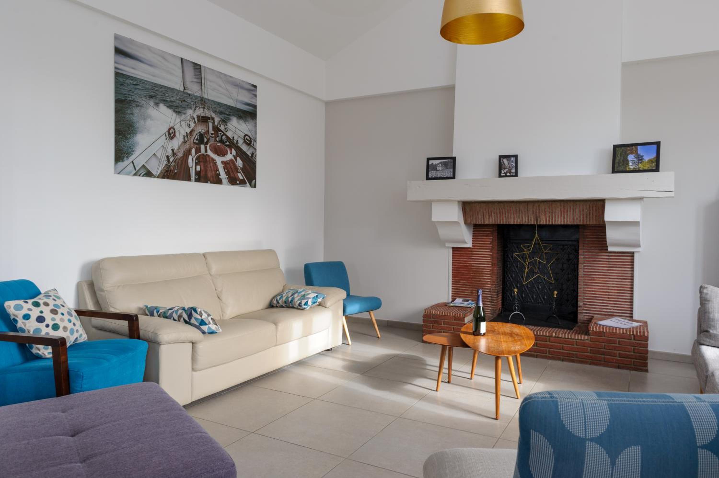 Five-Bedroom House - Photo 19
