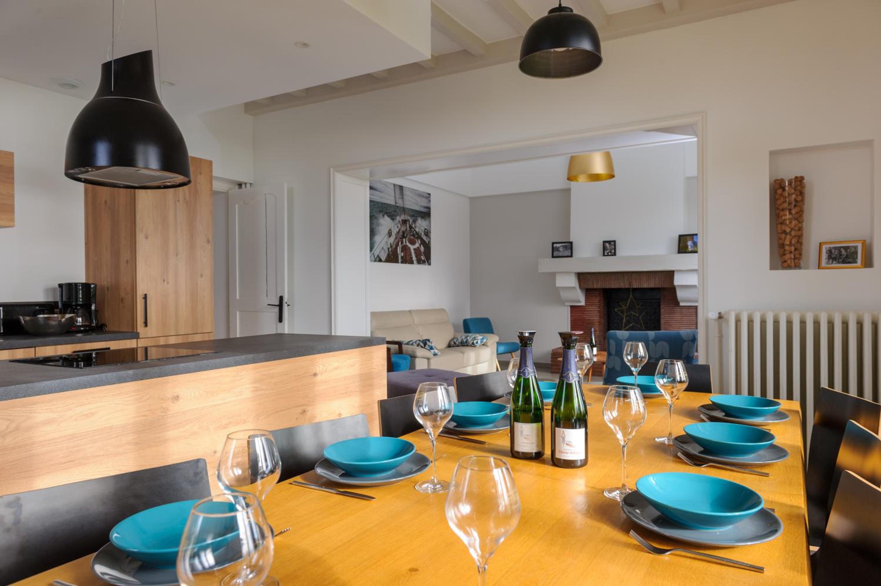Five-Bedroom House - Photo 20