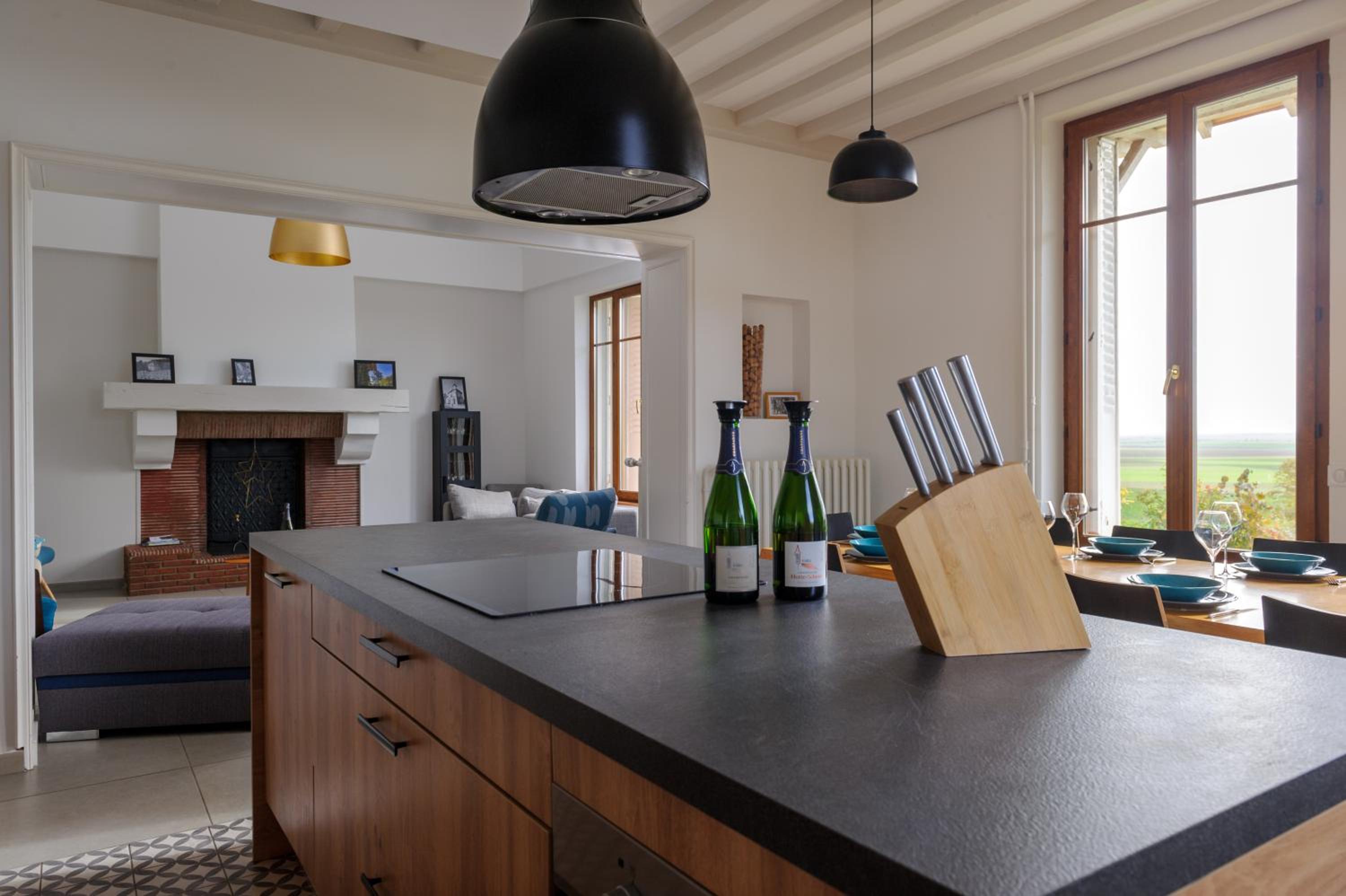 Five-Bedroom House - Photo 21