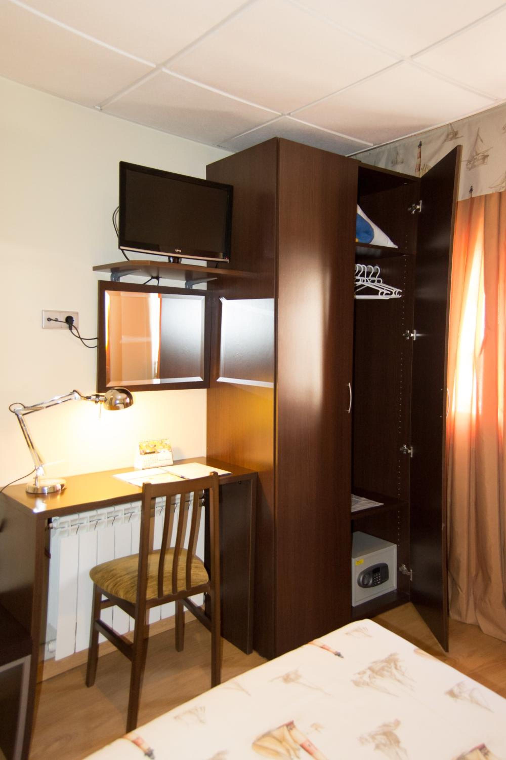 Economy Double or Twin Room - Photo 12