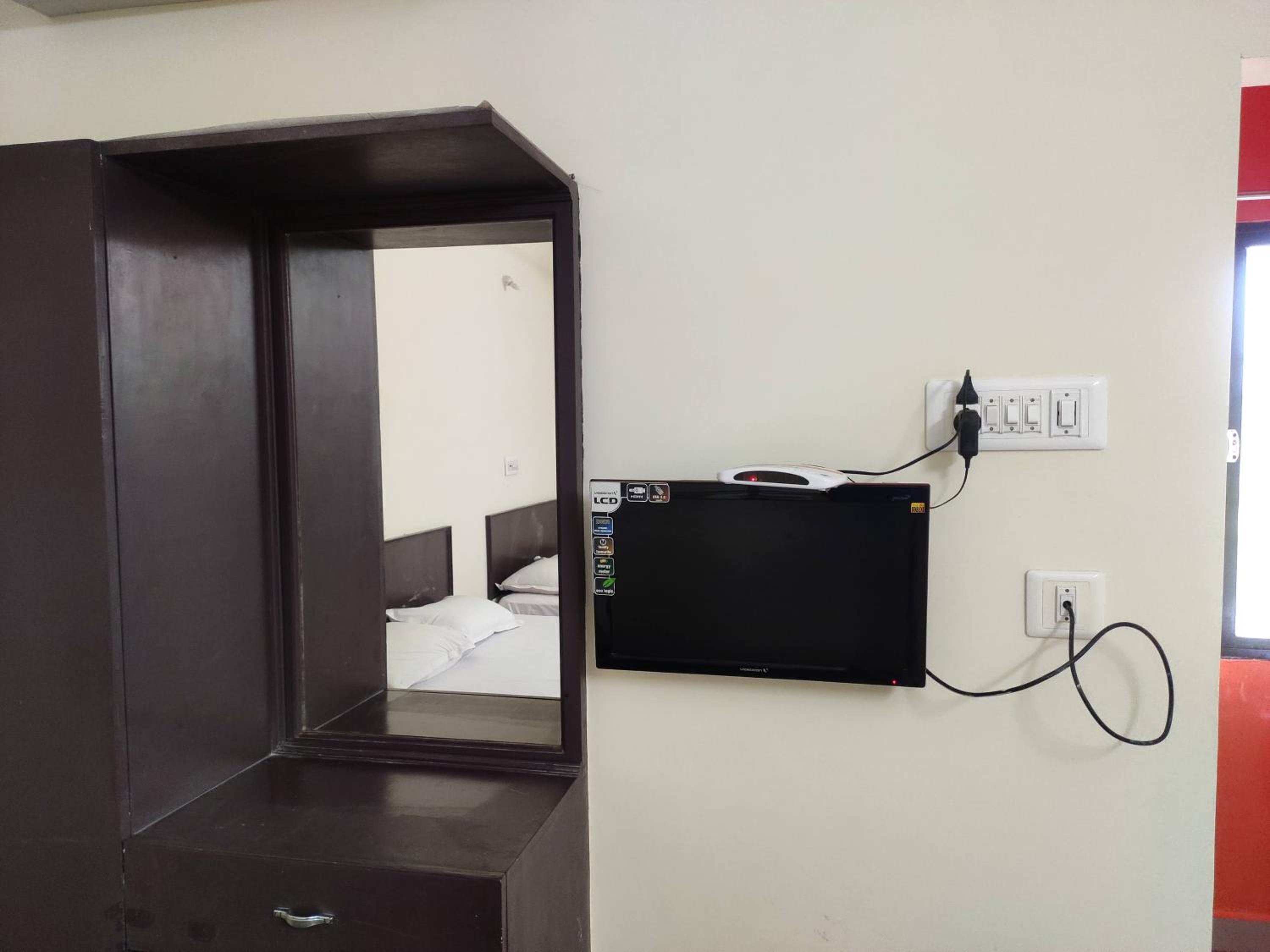 Small Double Room - Photo 3