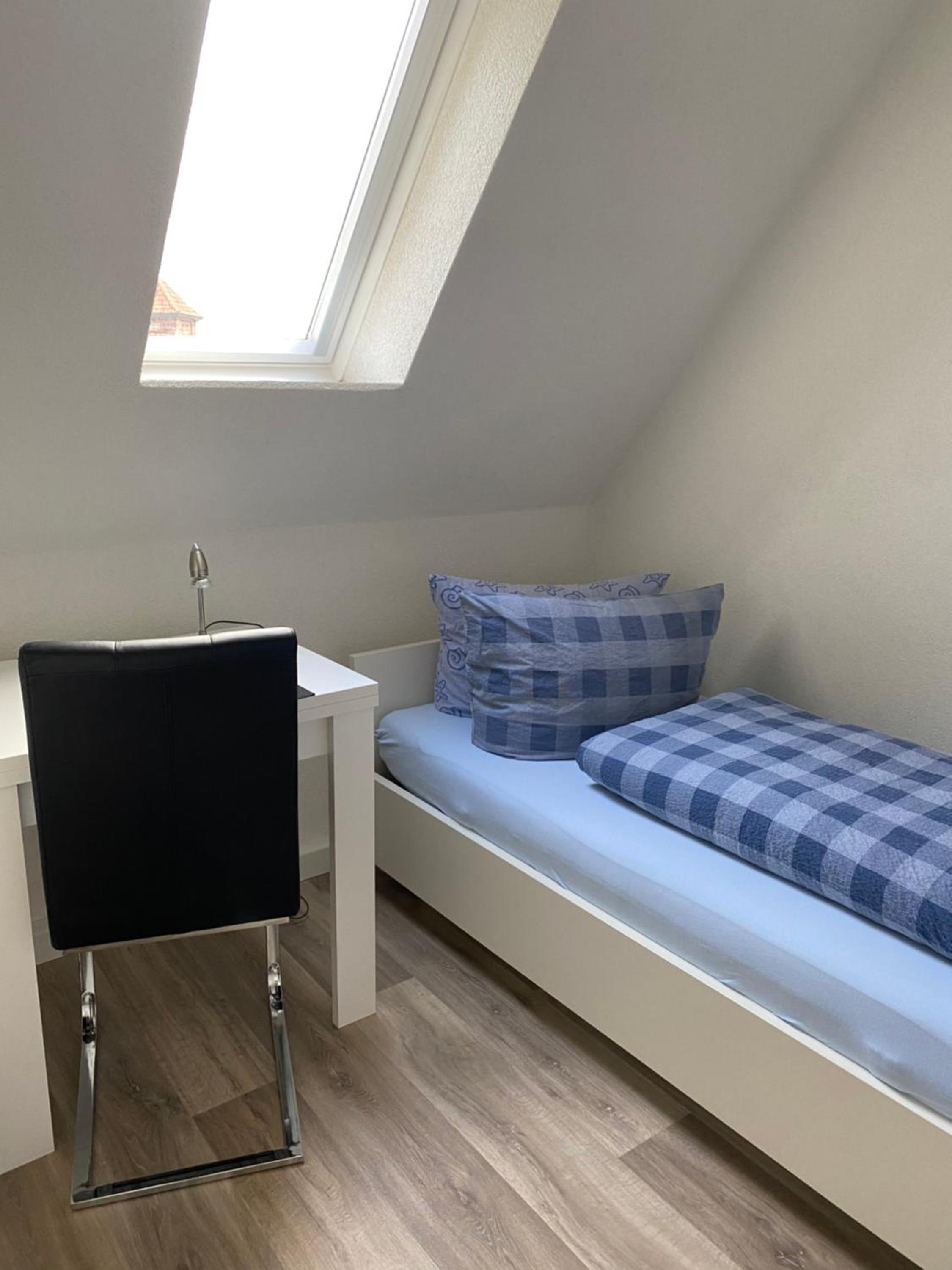 Single Room with Bathroom photo 1