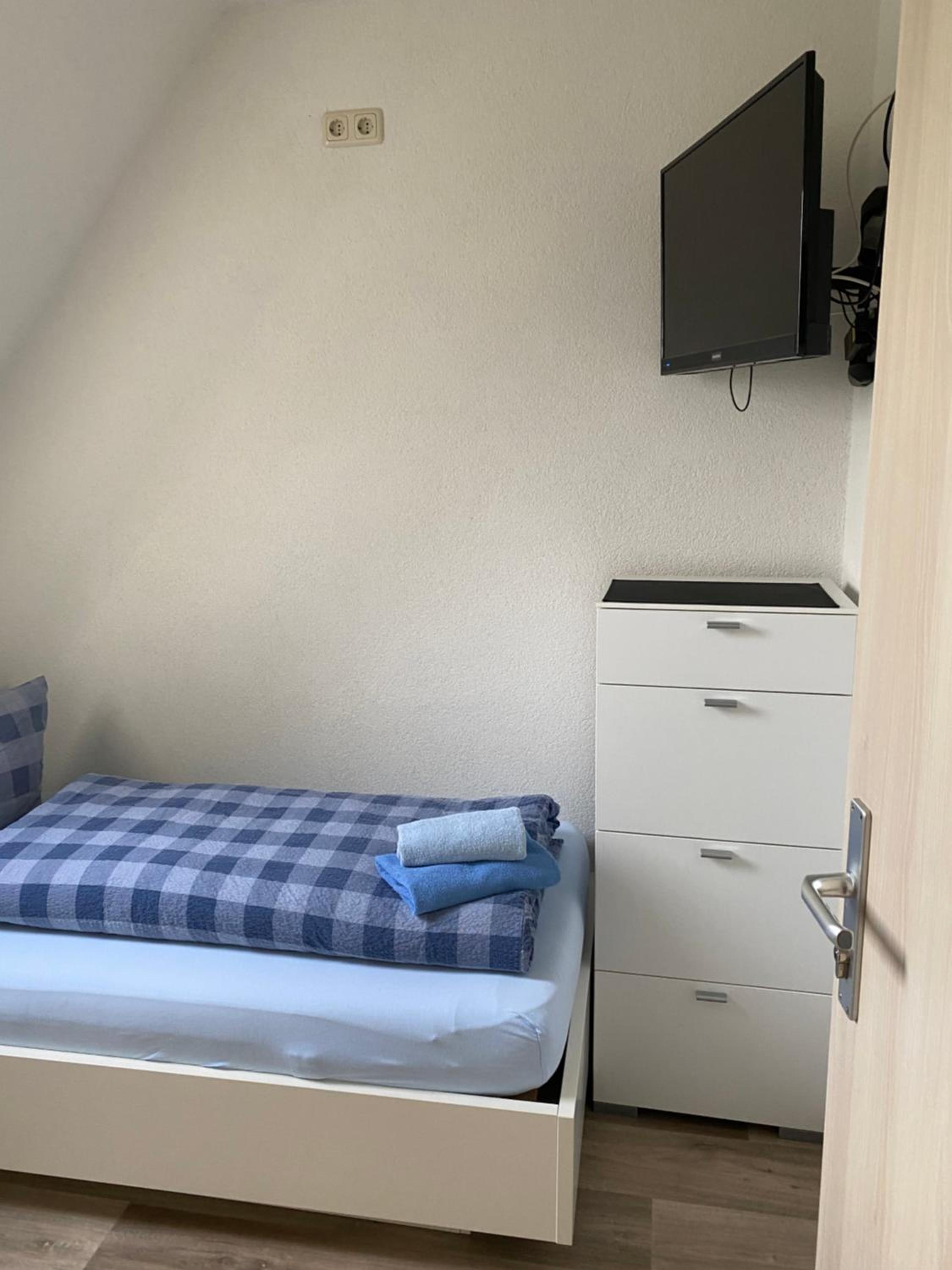 Single Room with Bathroom photo 2