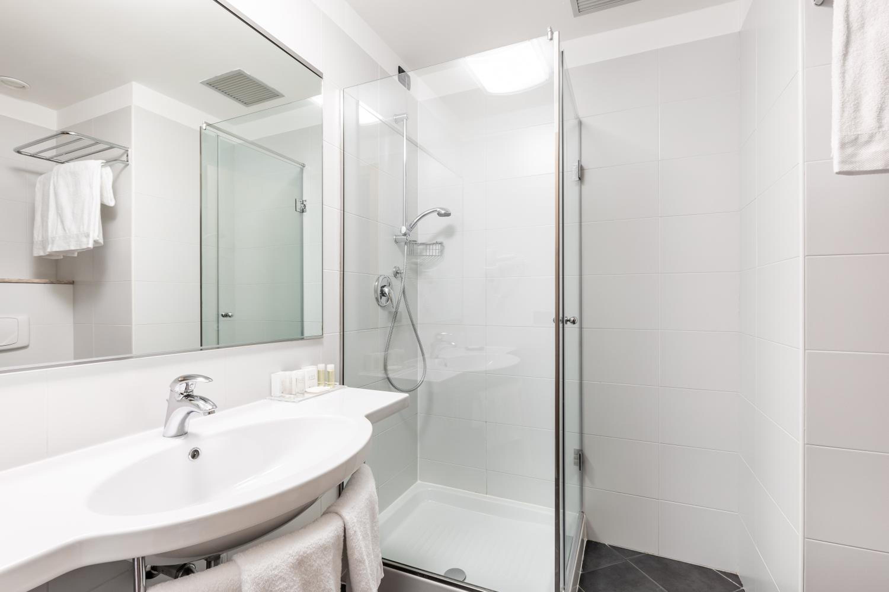Standard Double Room - Photo 2