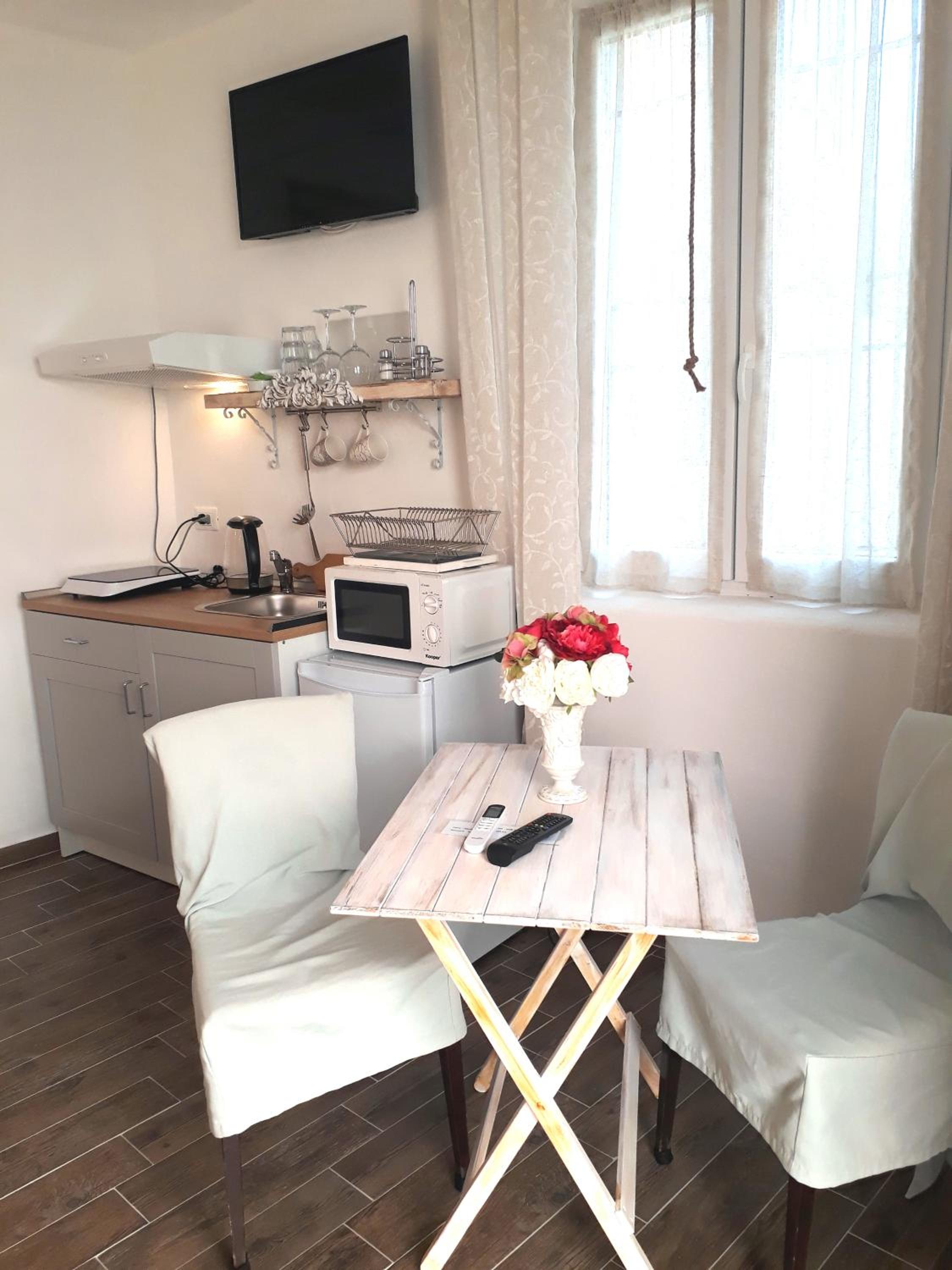Double Room - Photo 2