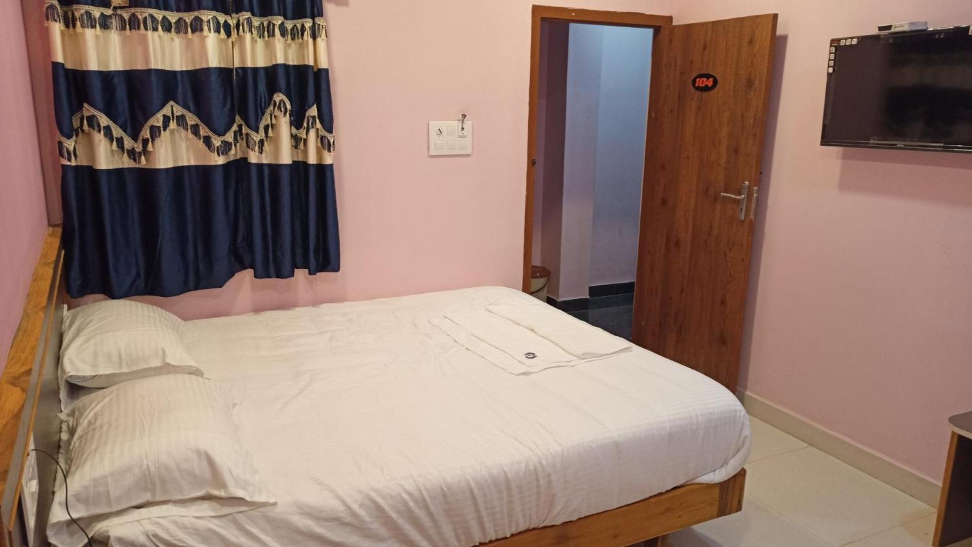 Budget Double Room photo 2