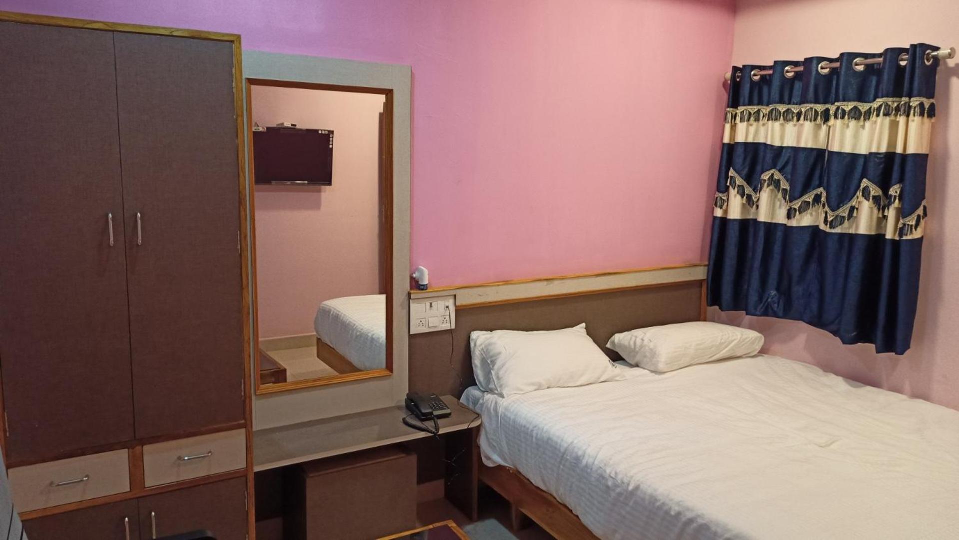 Budget Double Room photo 3