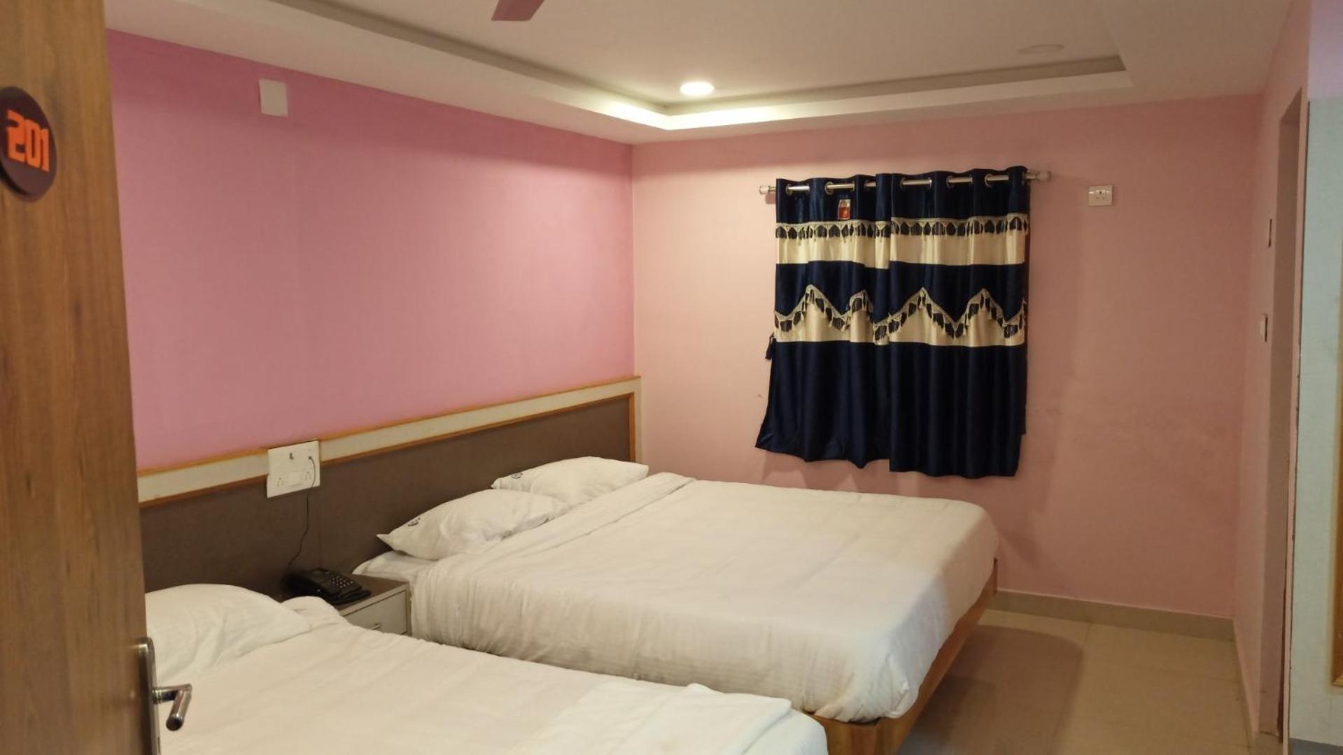Deluxe Triple Room photo 2