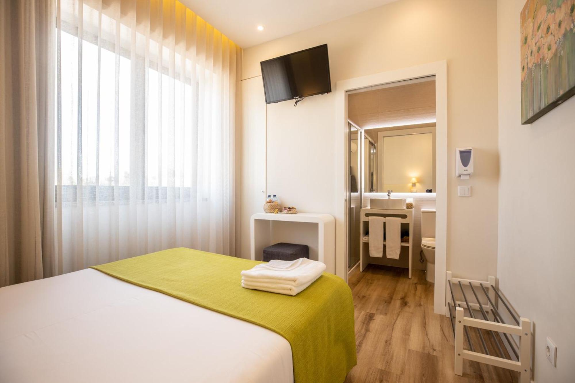 Economy Double Room - Photo 8