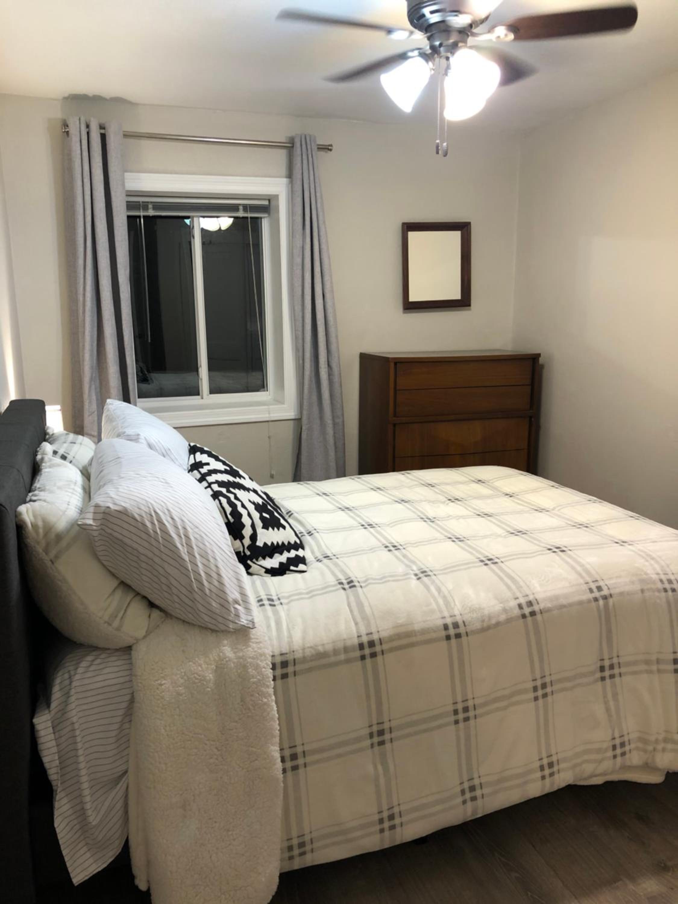 Two-Bedroom Apartment - Photo 31