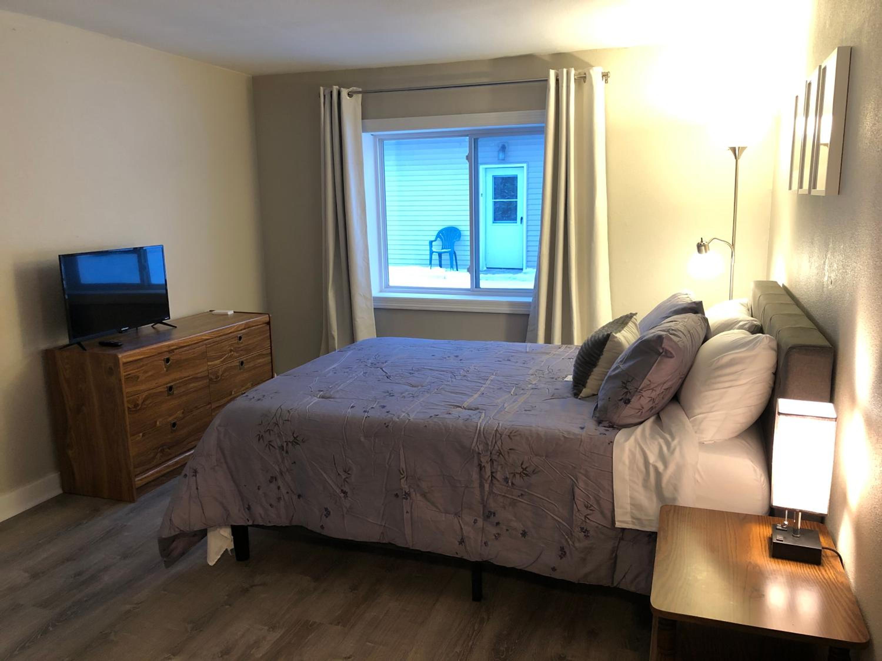 Two-Bedroom Apartment - Photo 21