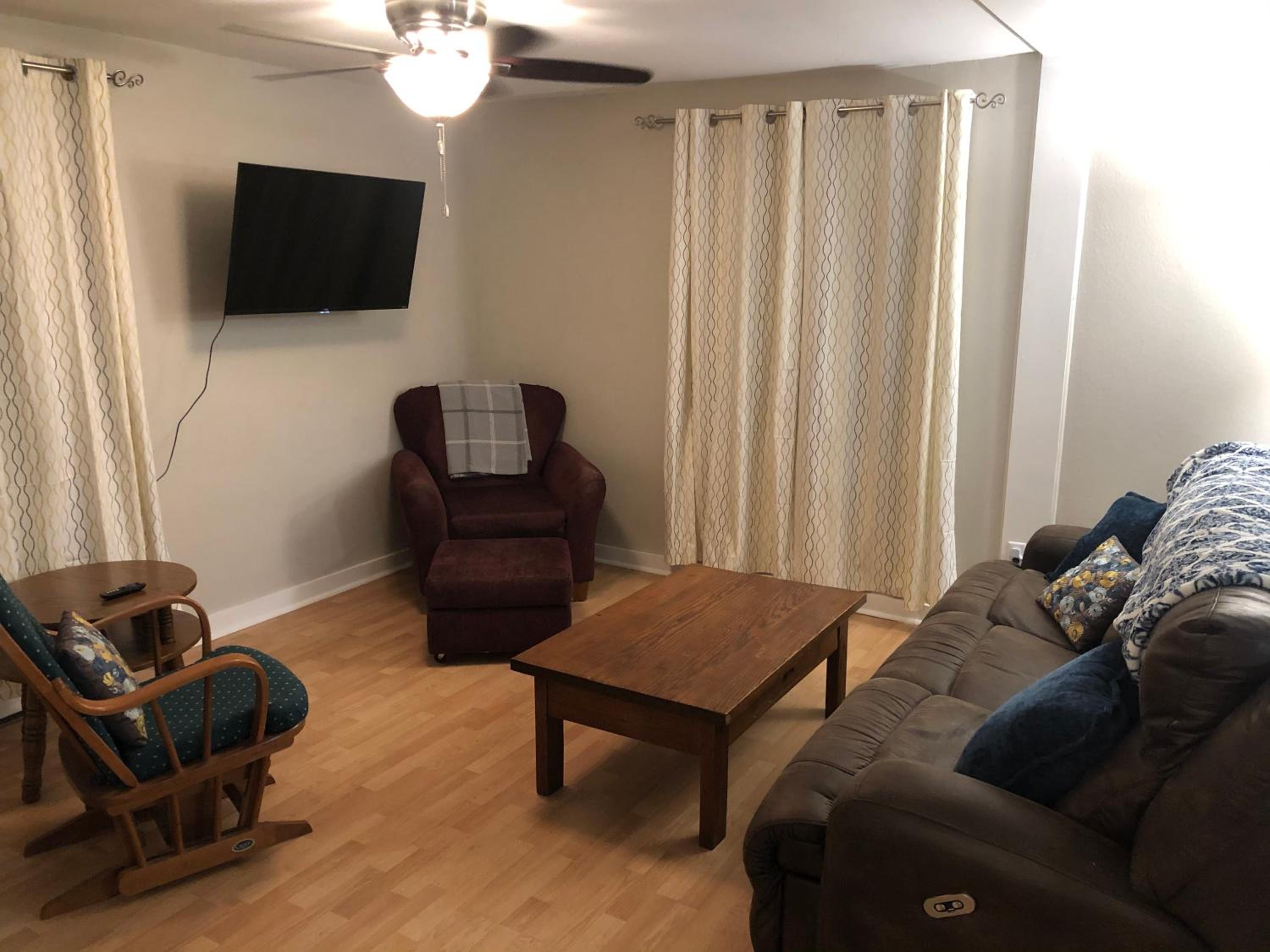 Two-Bedroom Apartment - Photo 17