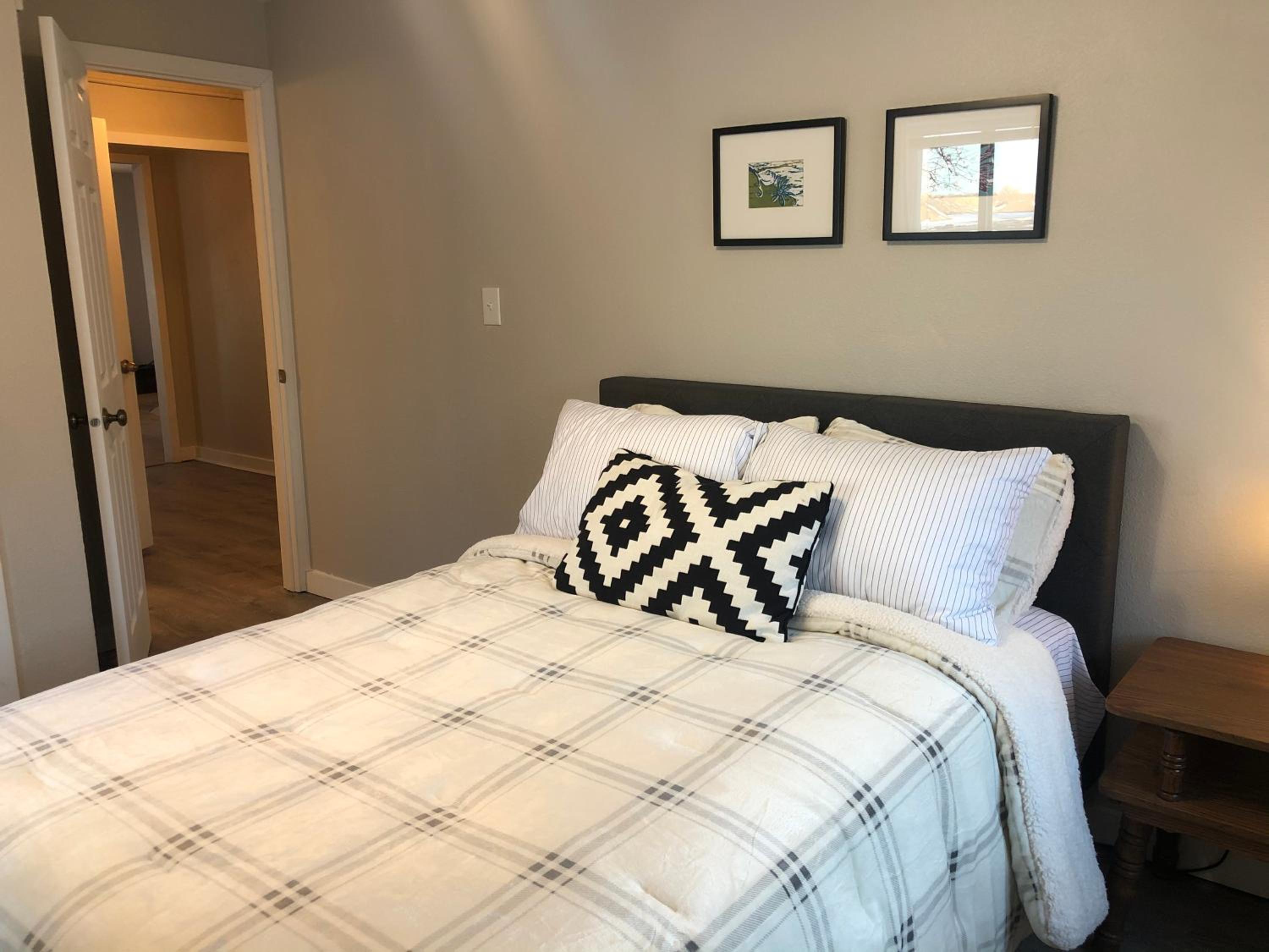 Two-Bedroom Apartment - Photo 13