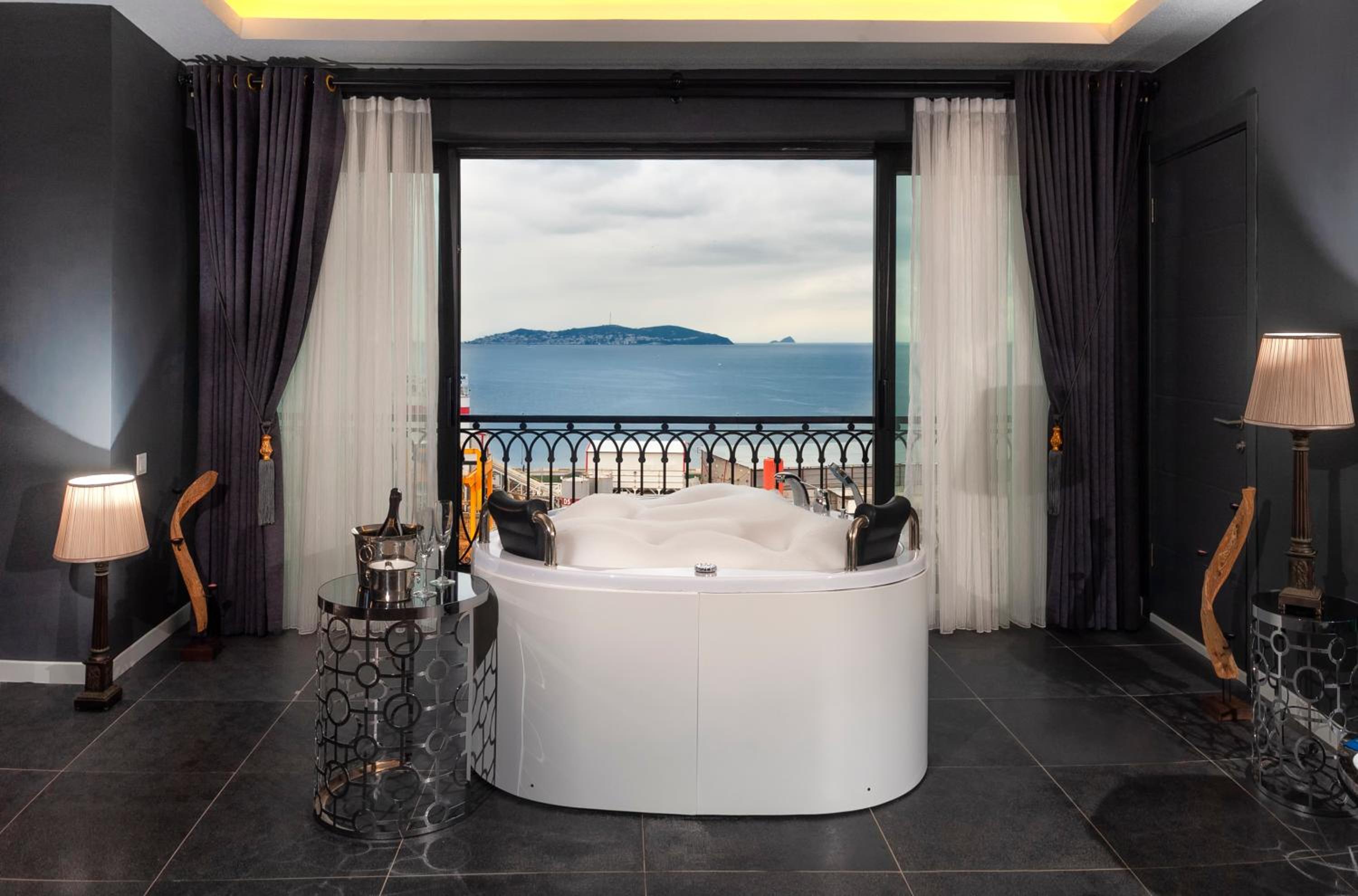 Deluxe Double Room with Sea View photo 2