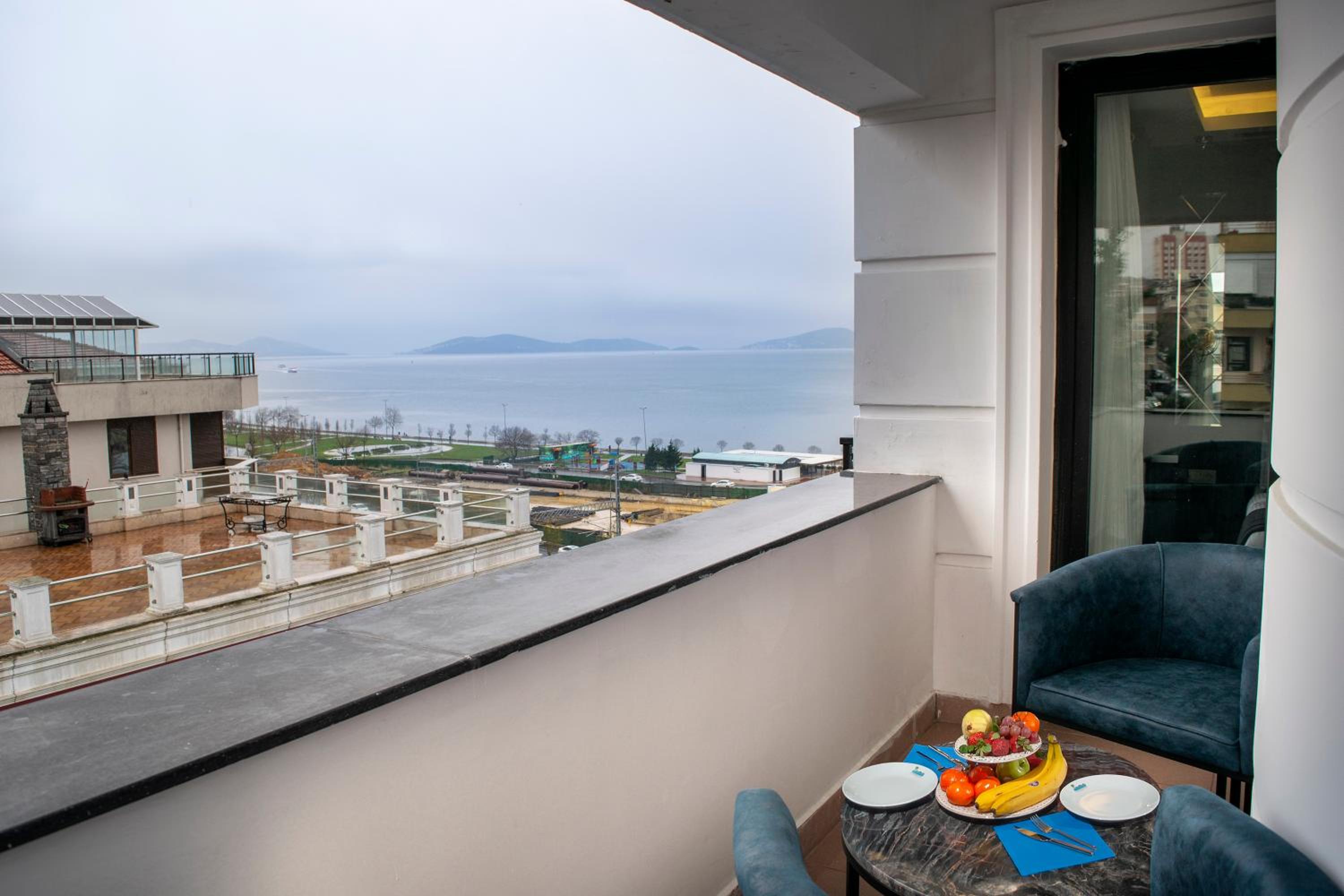 Deluxe Double Room with Balcony and Sea View photo 2