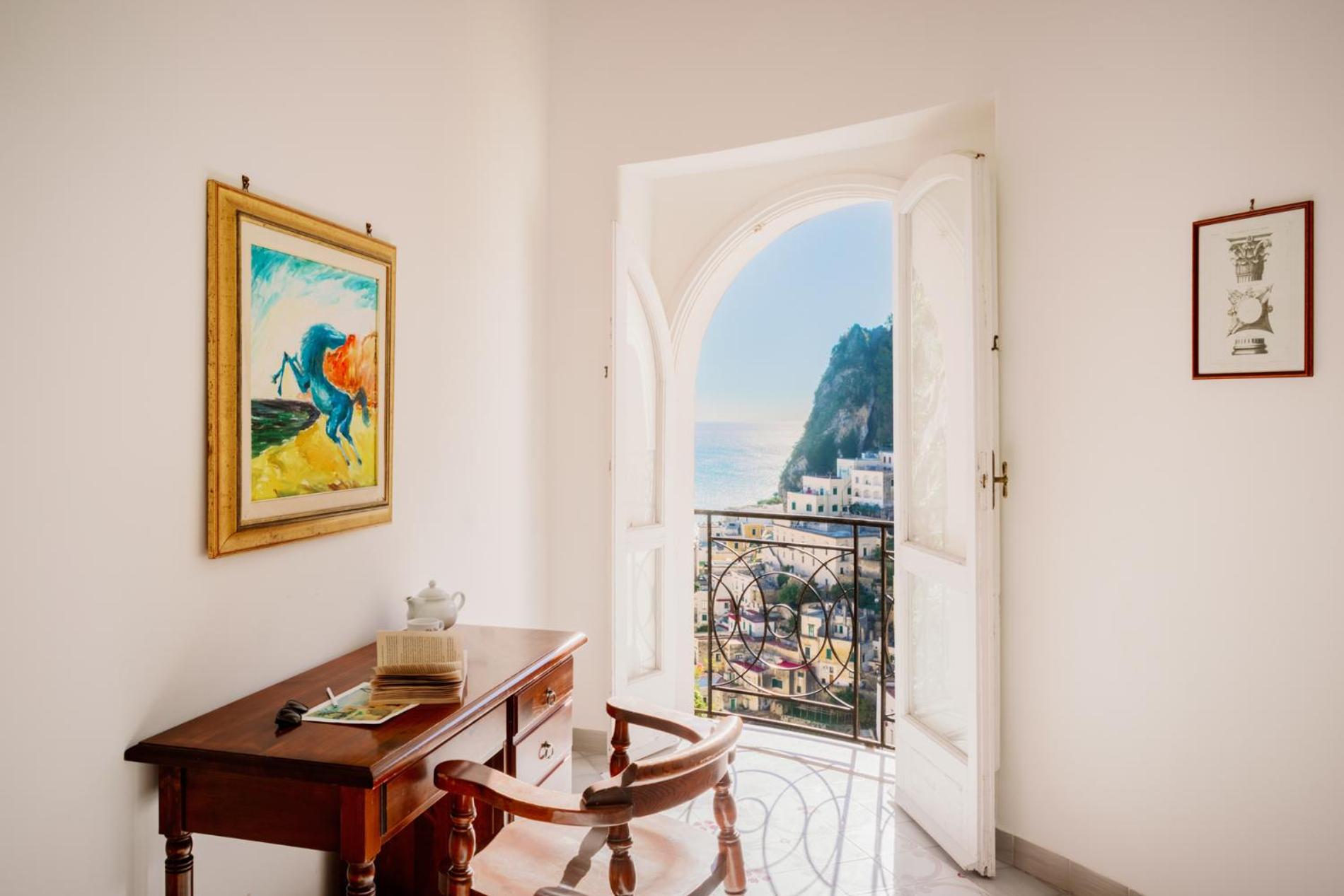 Apartment with Sea View and Balcony photo 2