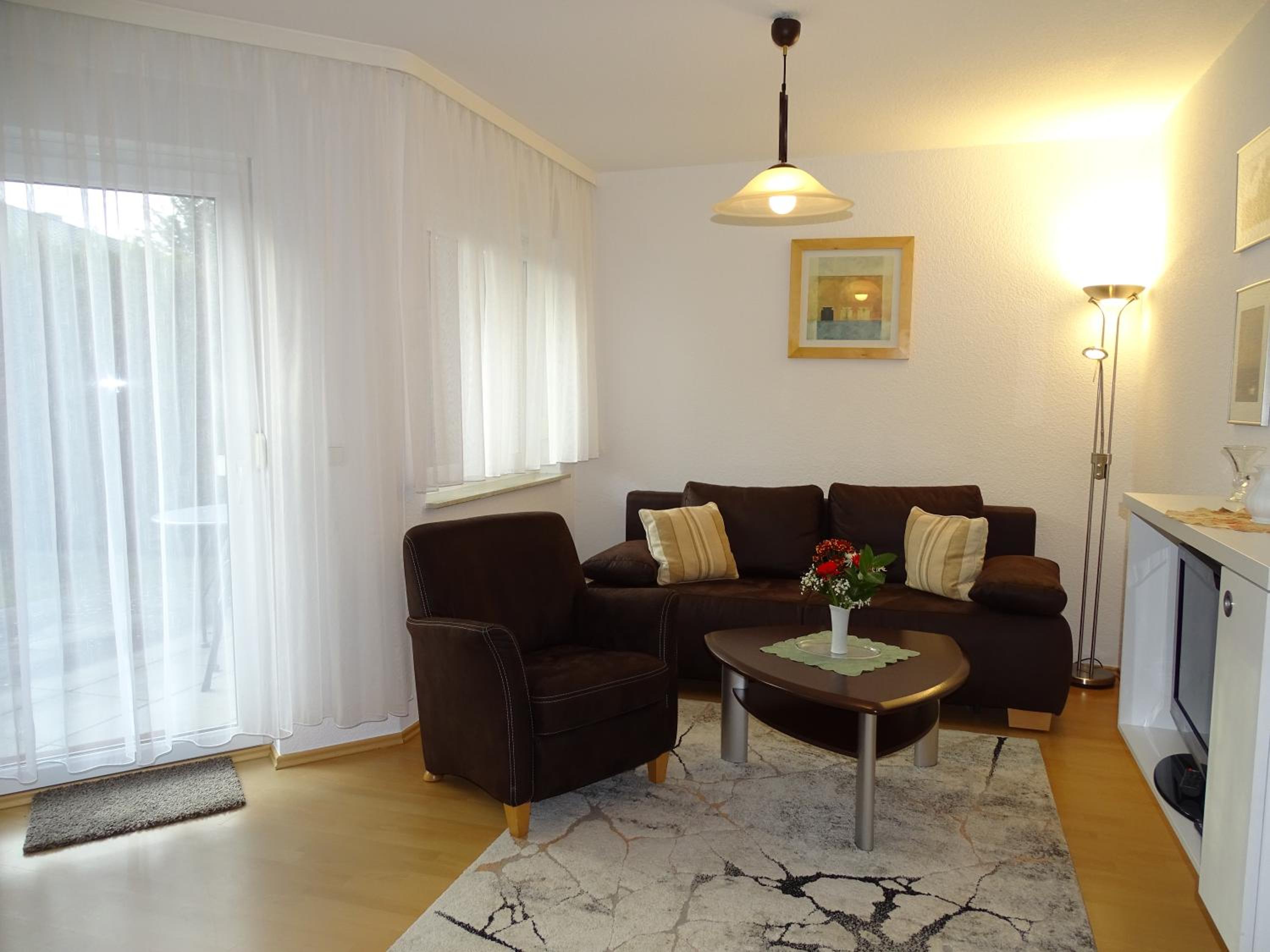 One-Bedroom Apartment With Terrace - 2 photo 3