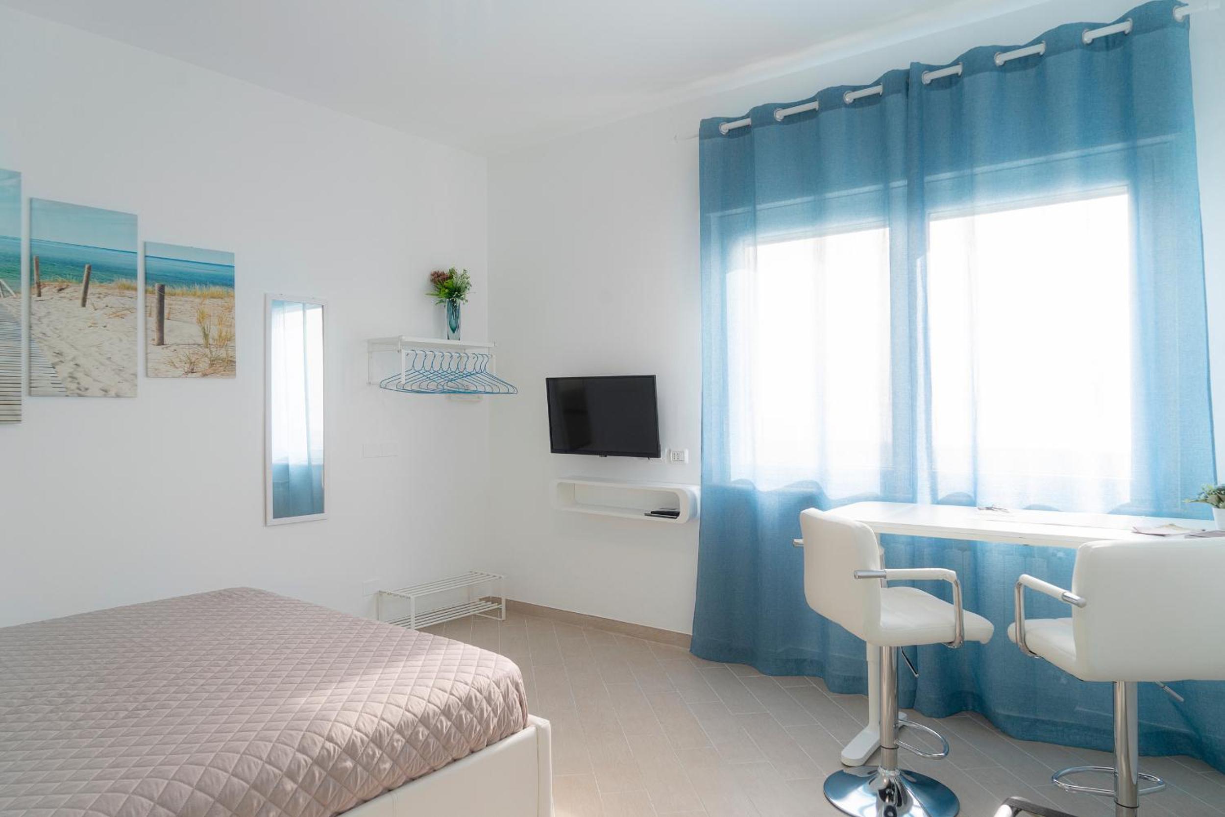 Double Room with Sea View - Photo 1