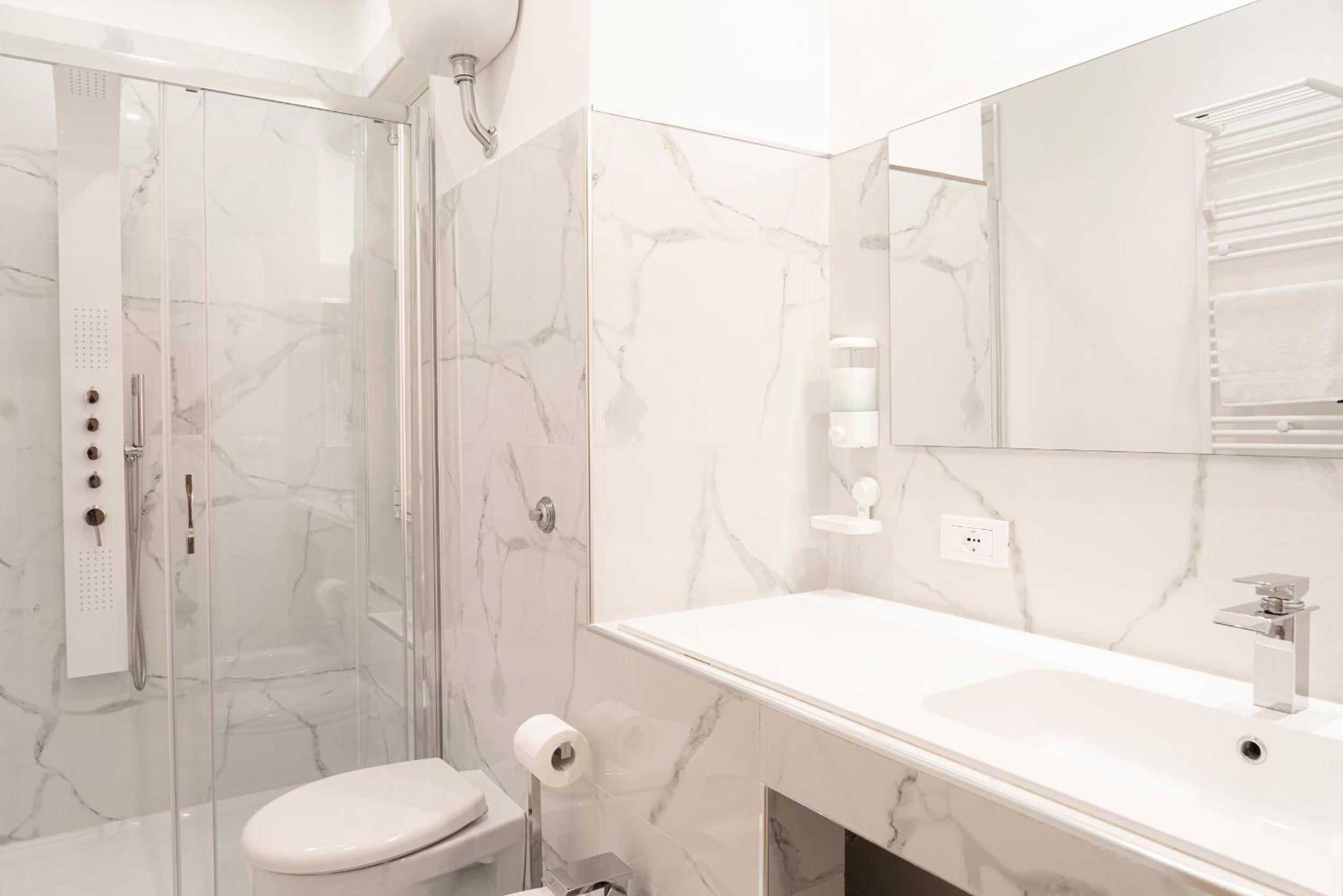 Double Room with Sea View - Photo 6