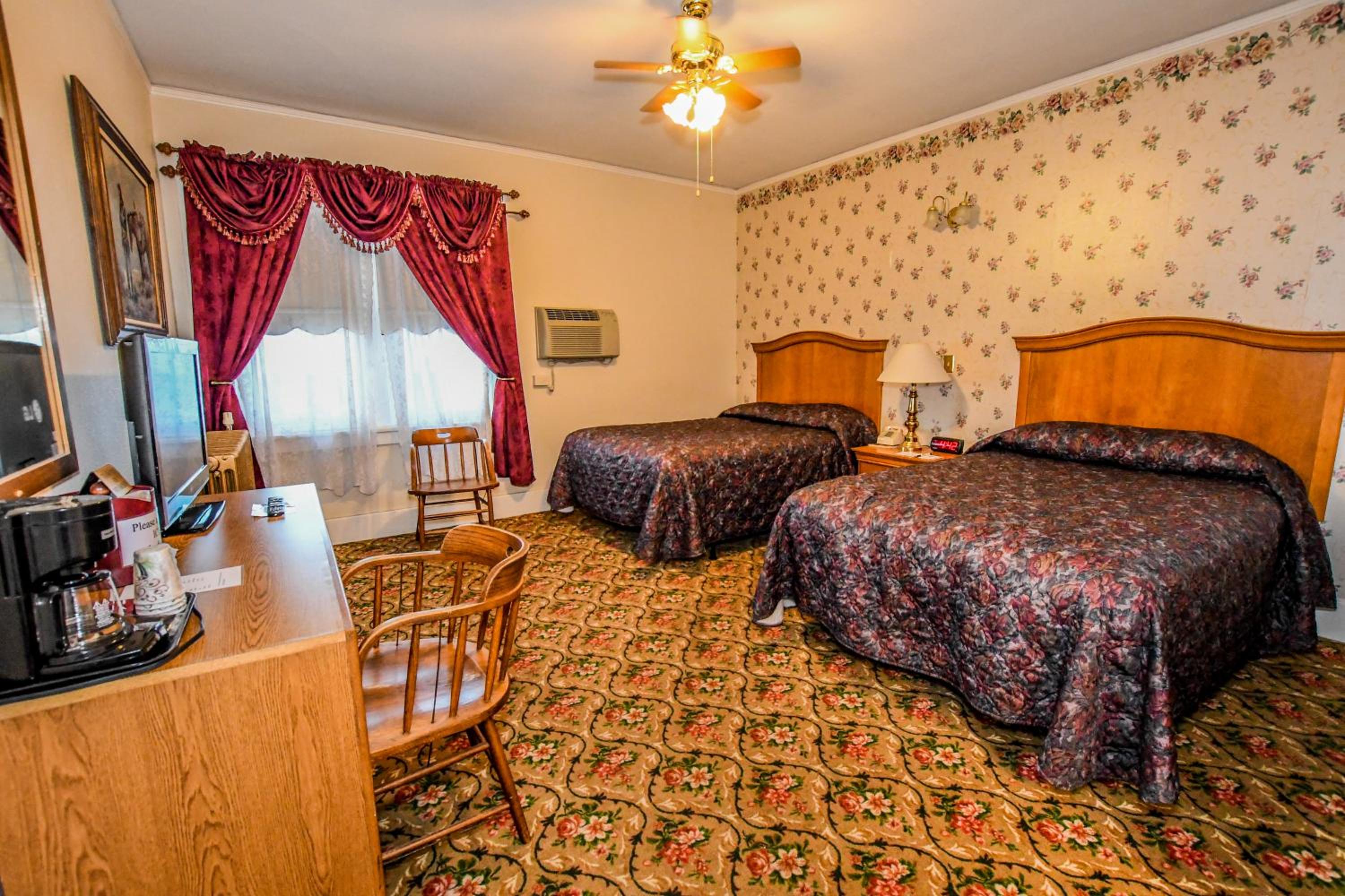 Standard Double Room with Two Double Beds photo 1