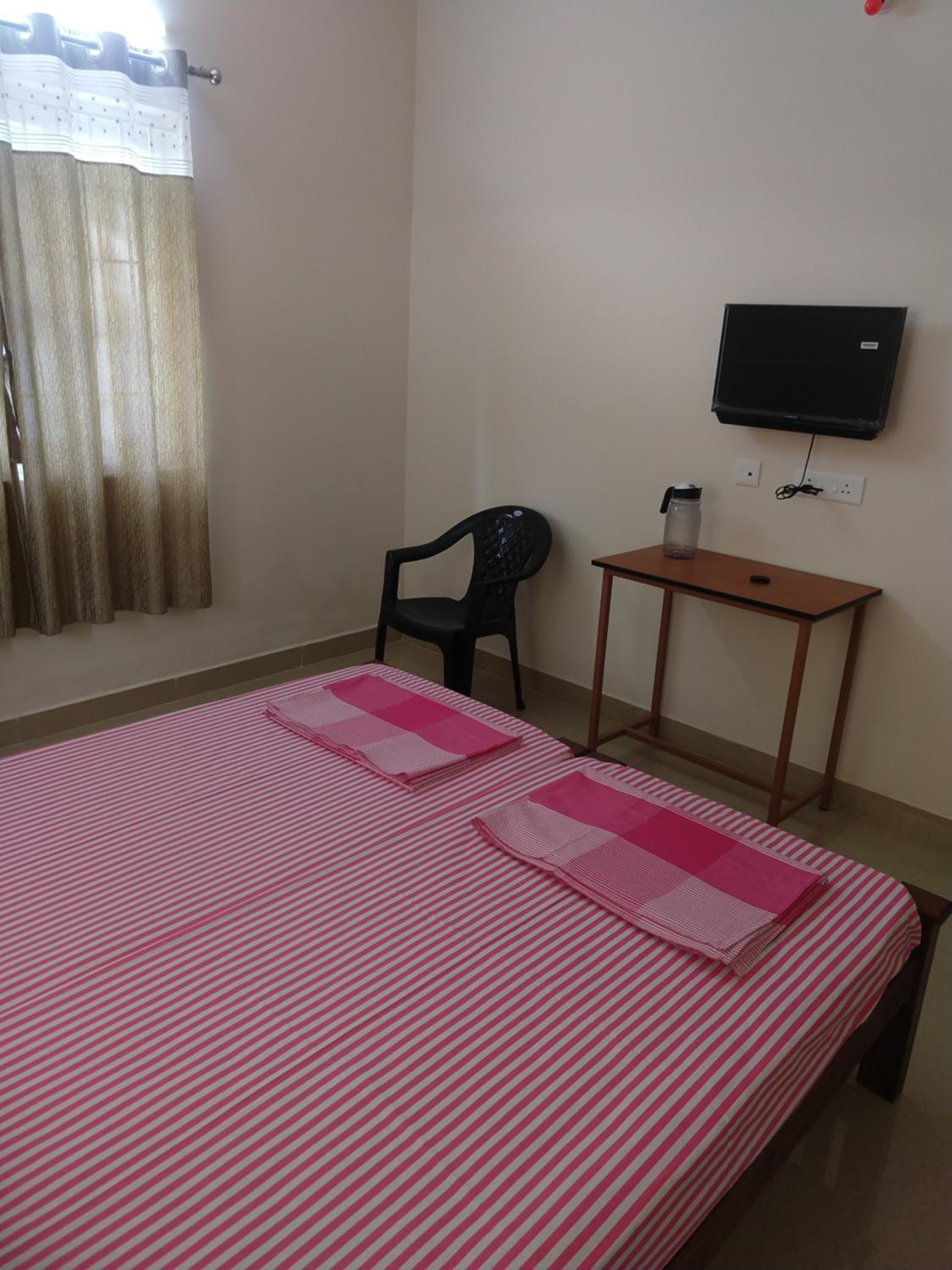 Standard Double Room with Fan - Photo 4