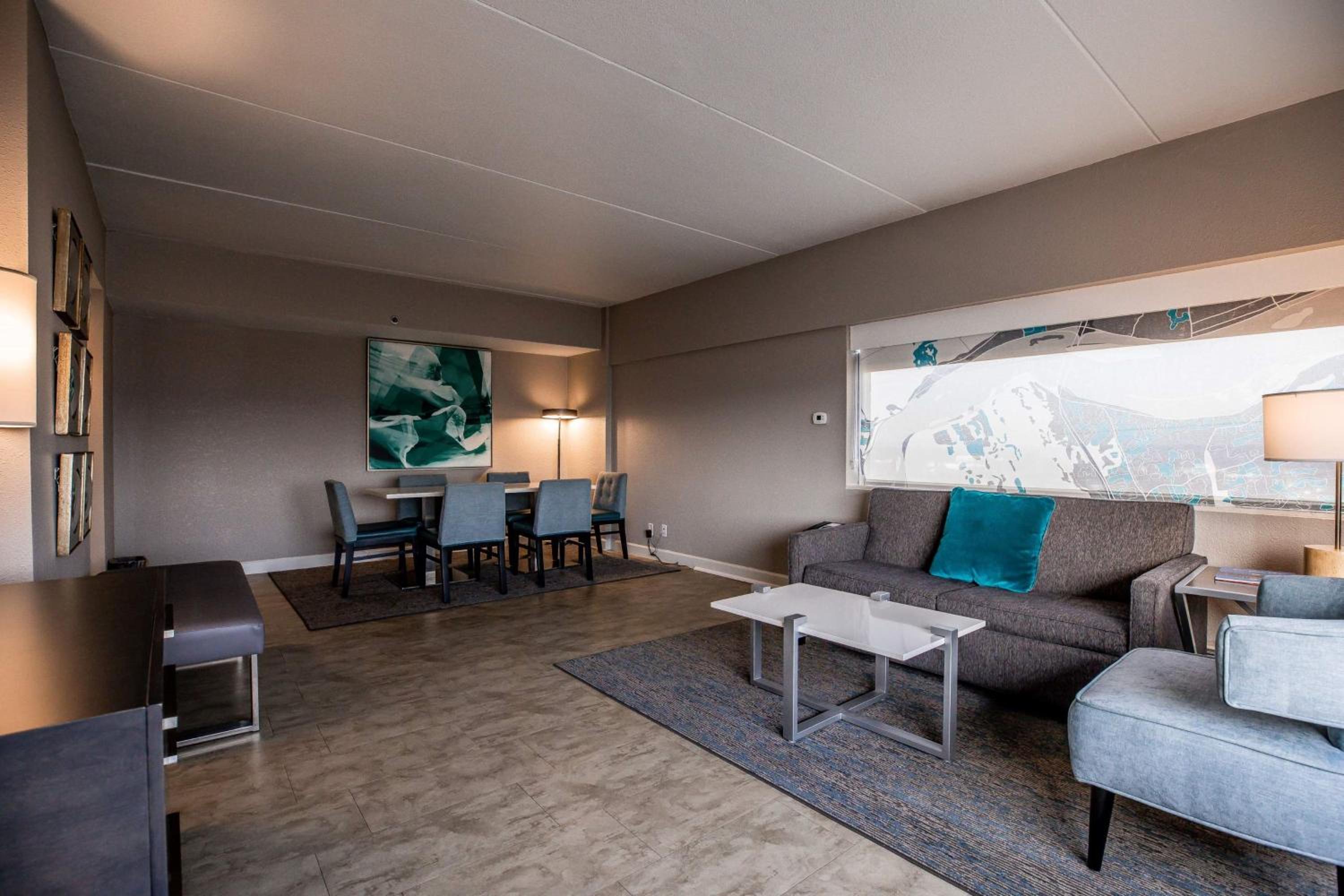 One-Bedroom Suite - Photo 4