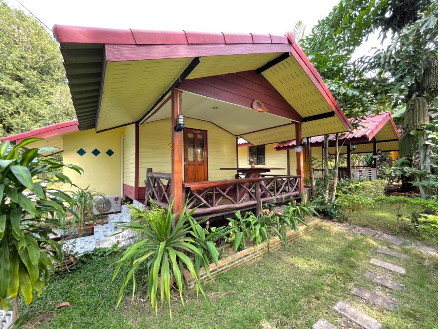 One-Bedroom House - Photo 2